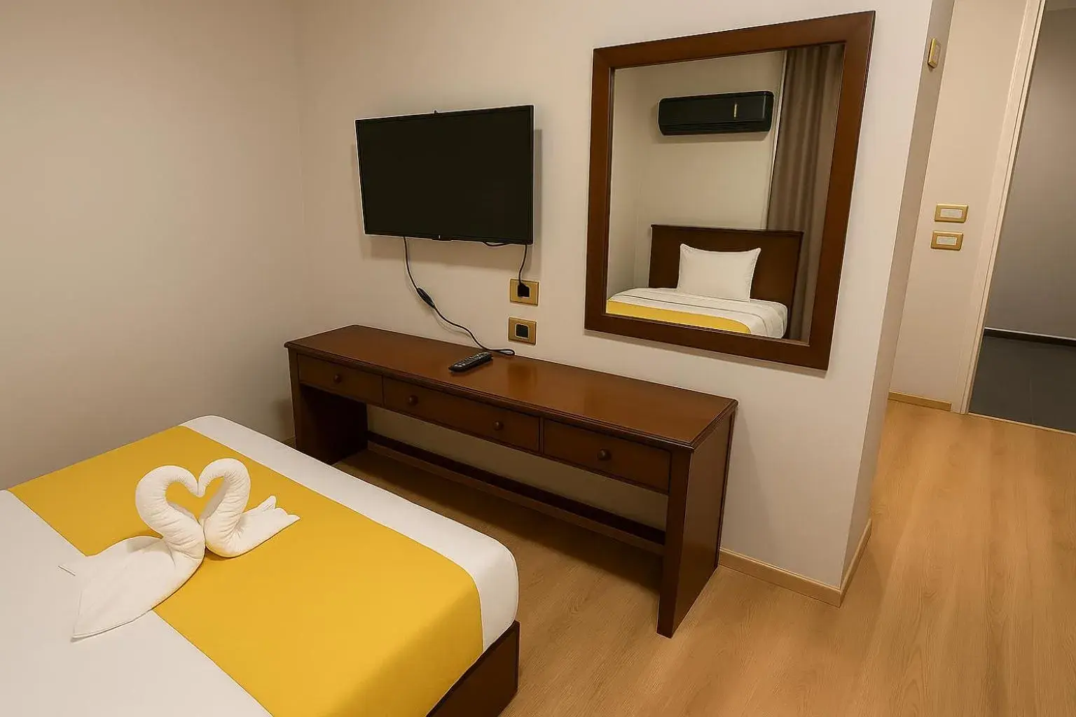 Deluxe Double or Twin Room in Miramar Evergreen Hotel Deluxe Double or Twin Room in Miramar Evergreen Hotel