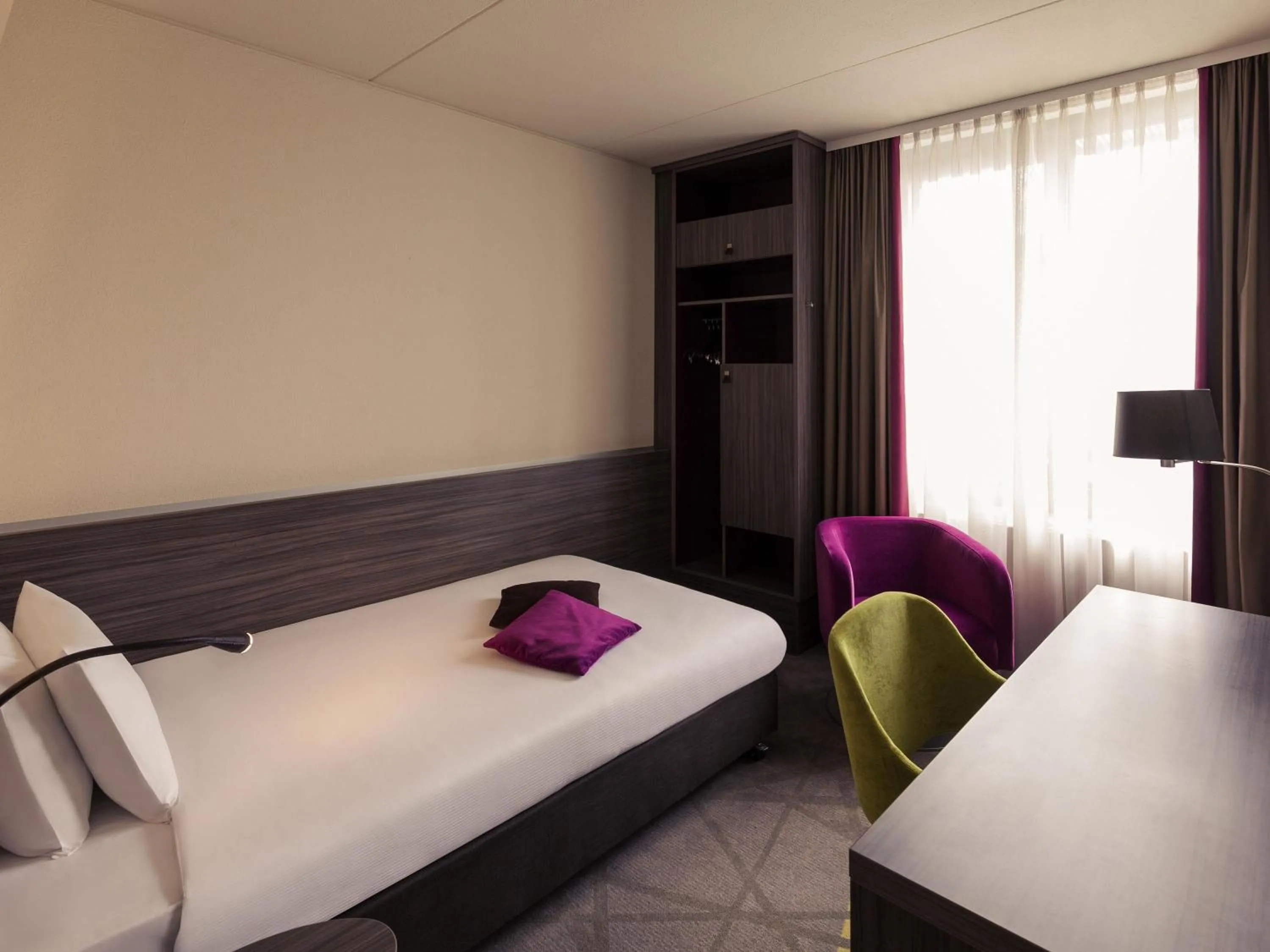 Bedroom, Bed in Mercure Hotel Groningen Martiniplaza