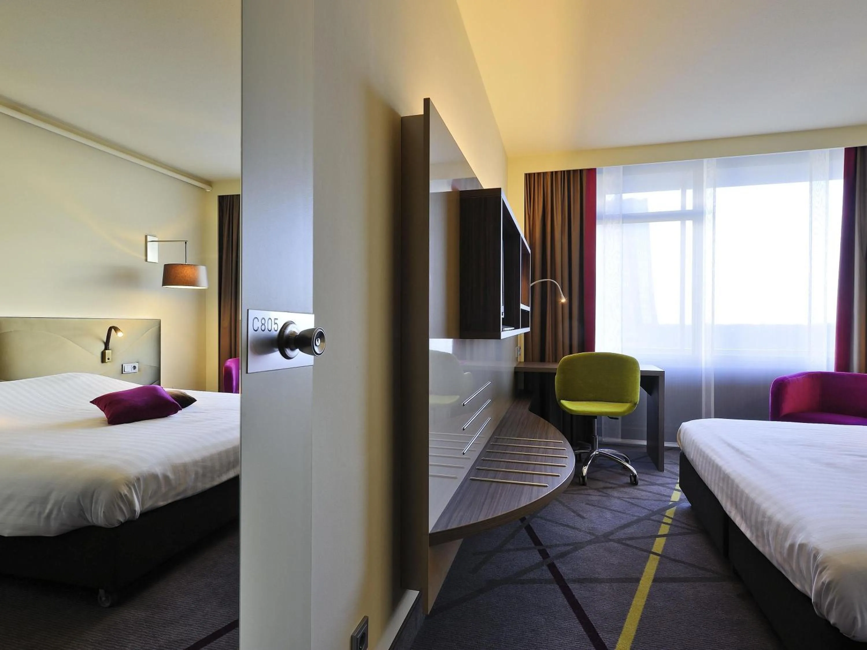 Bedroom, Bed in Mercure Hotel Groningen Martiniplaza