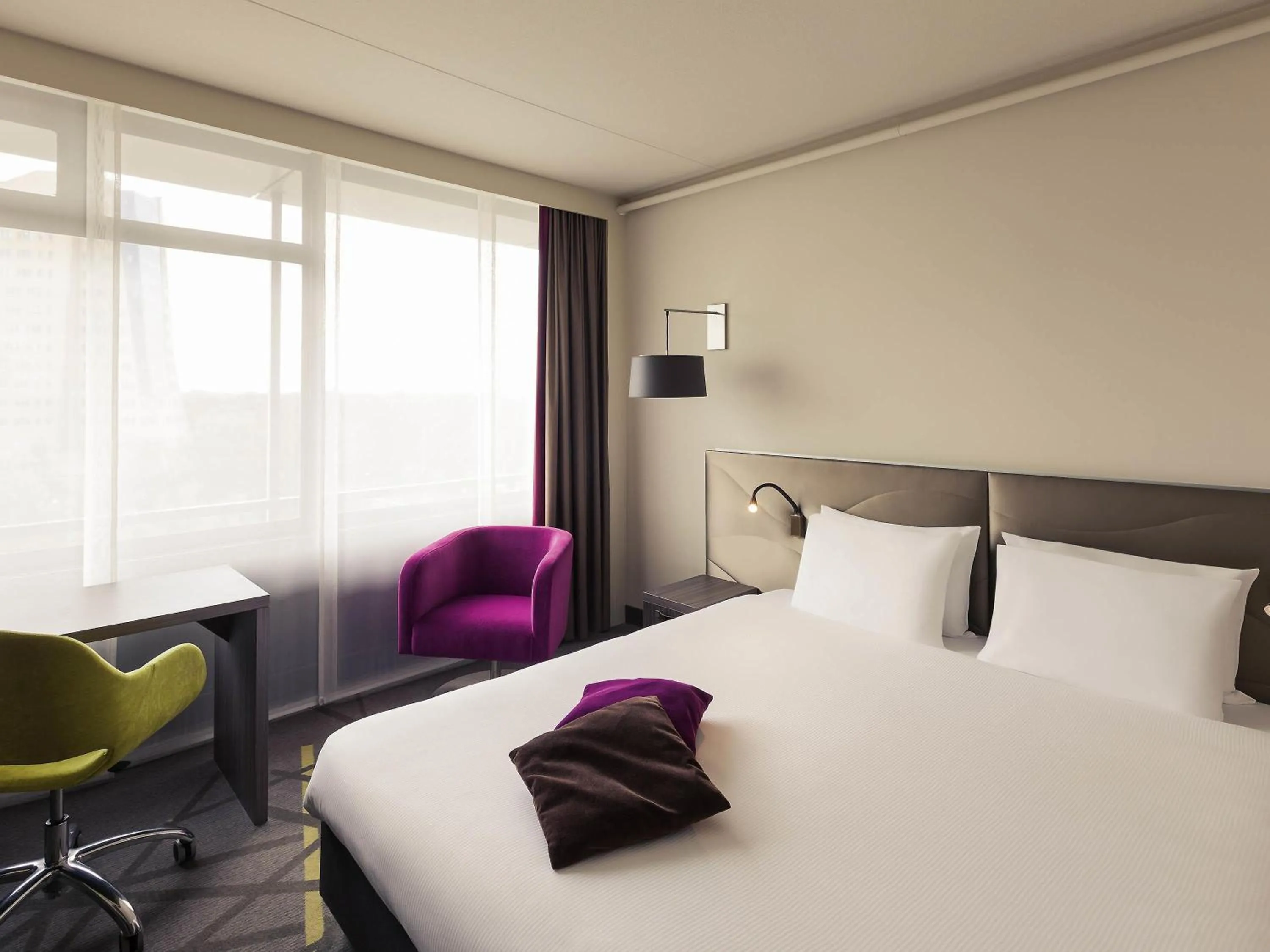 Bedroom, Bed in Mercure Hotel Groningen Martiniplaza