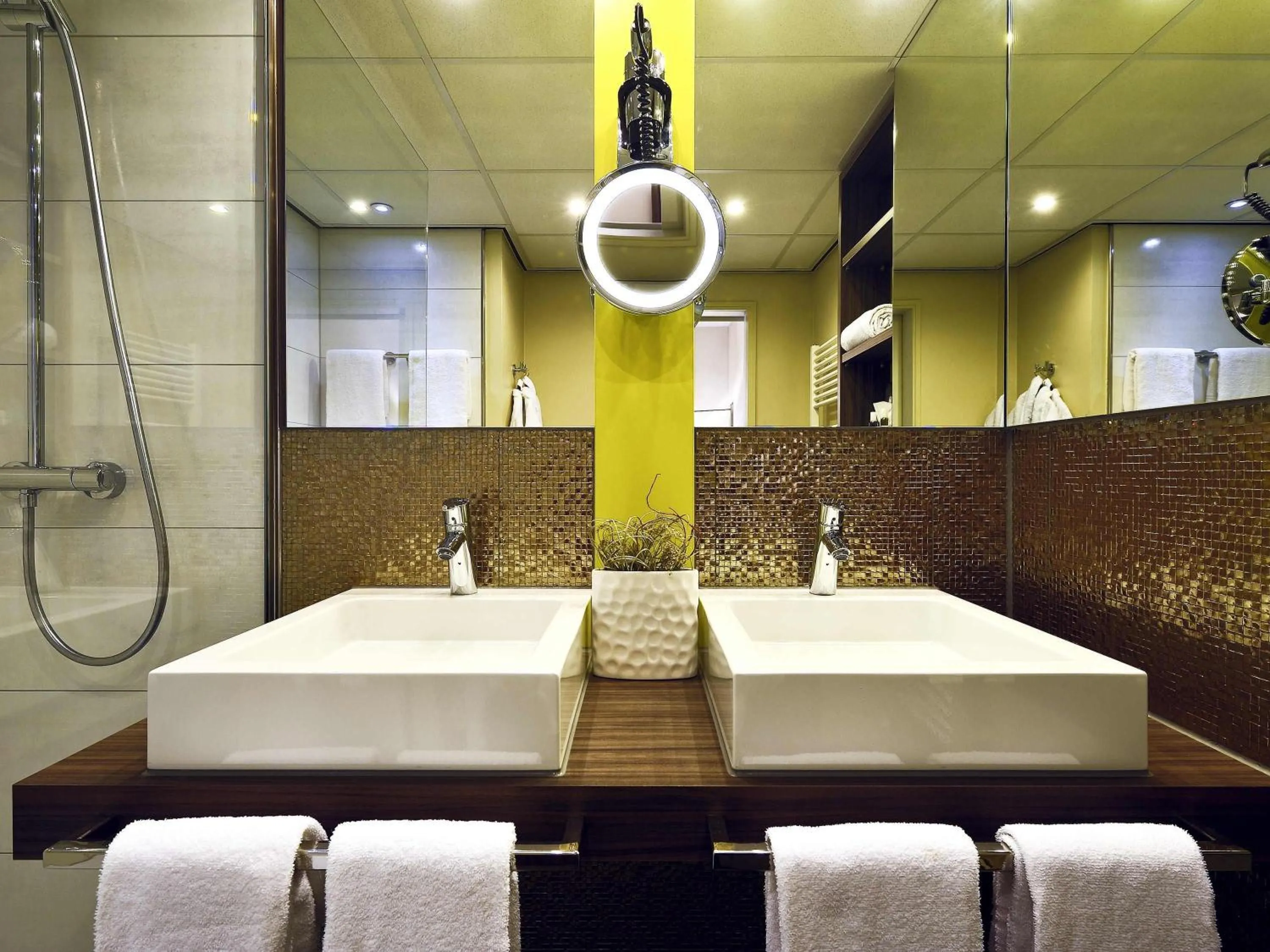 Bedroom in Mercure Hotel Groningen Martiniplaza