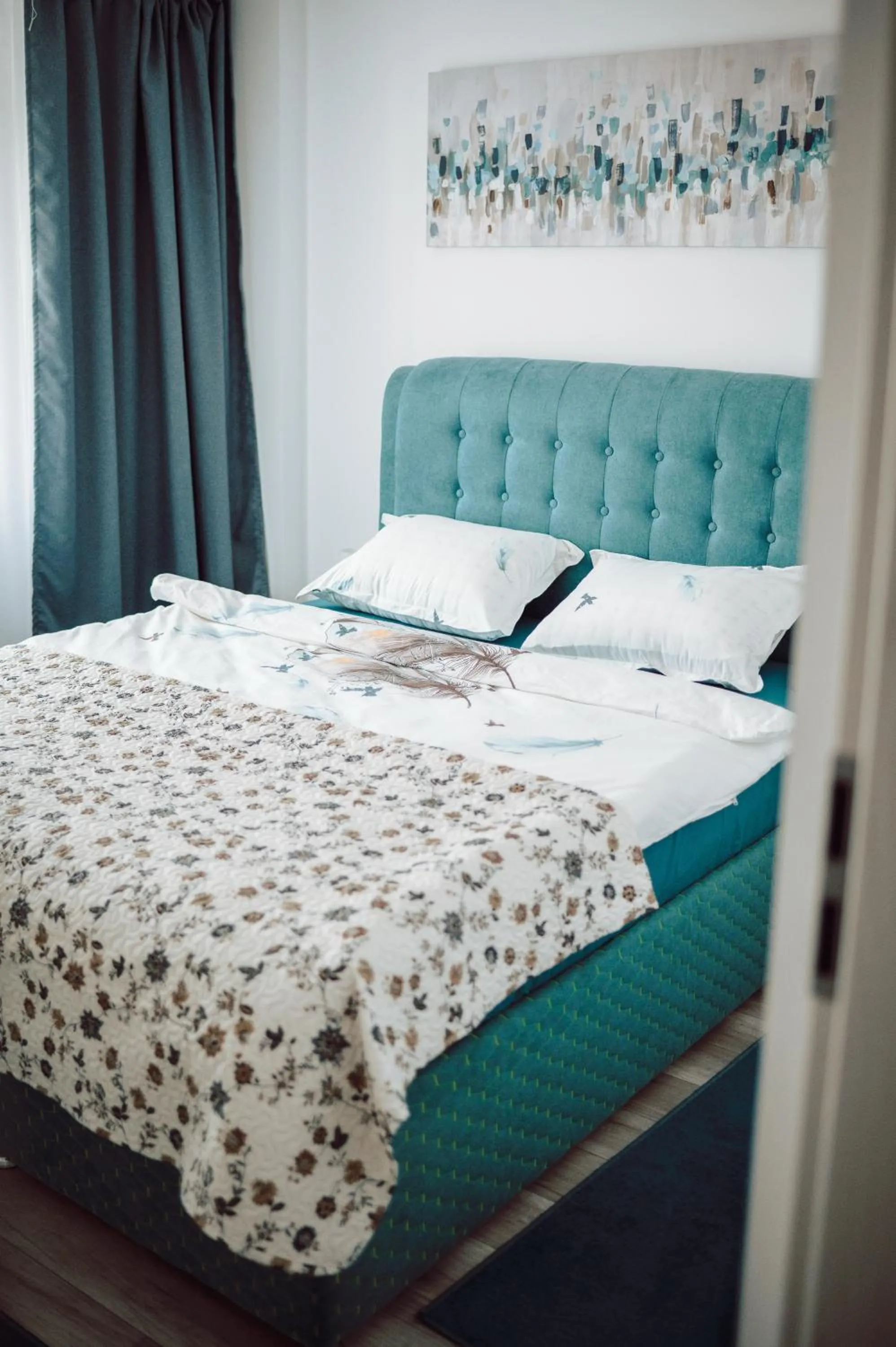 Adrian Home Delice