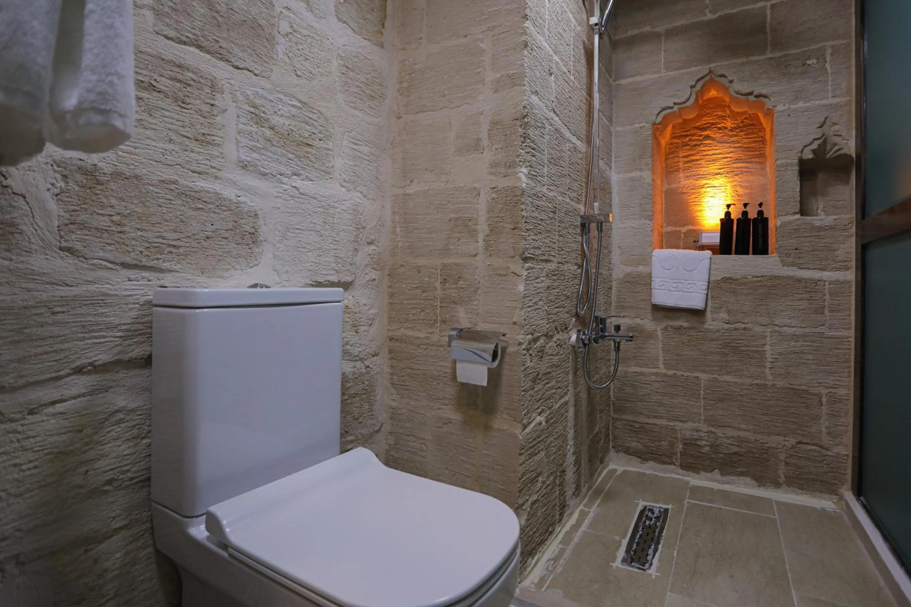 Shower in Ankahan Konağı