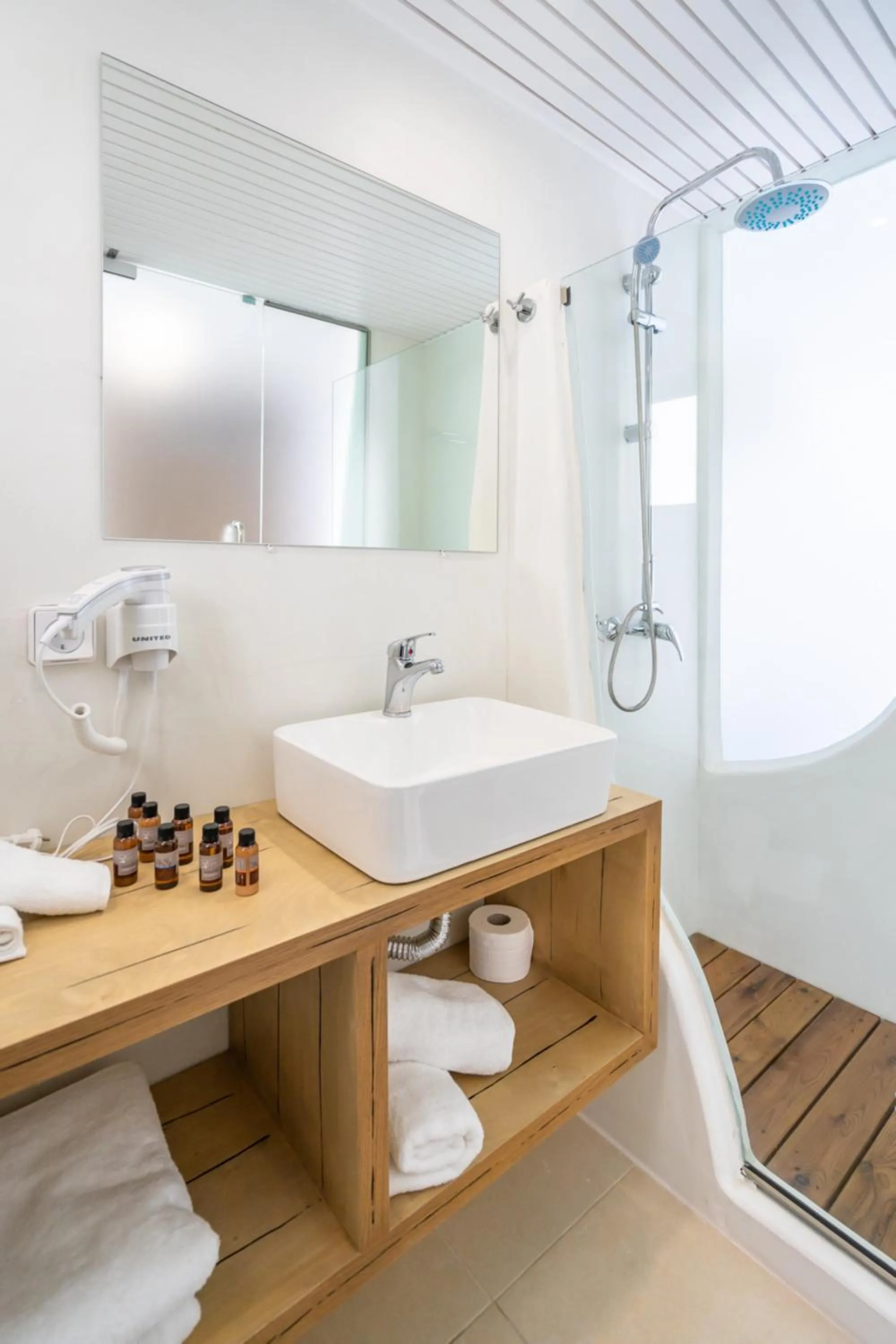 Shower in Aloe Hotel - Adults Only