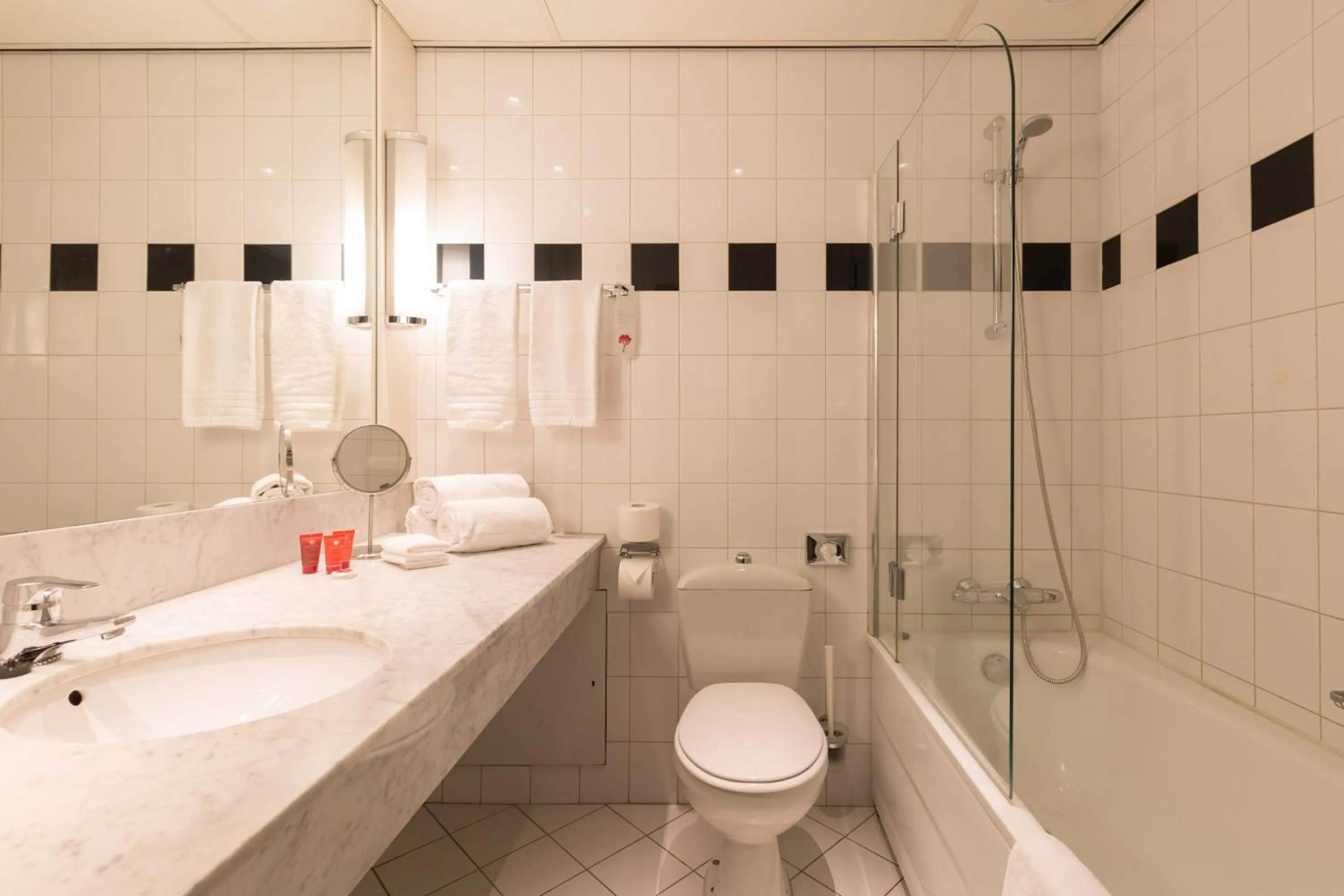Bathroom in Leonardo Hotel Lelystad City Center