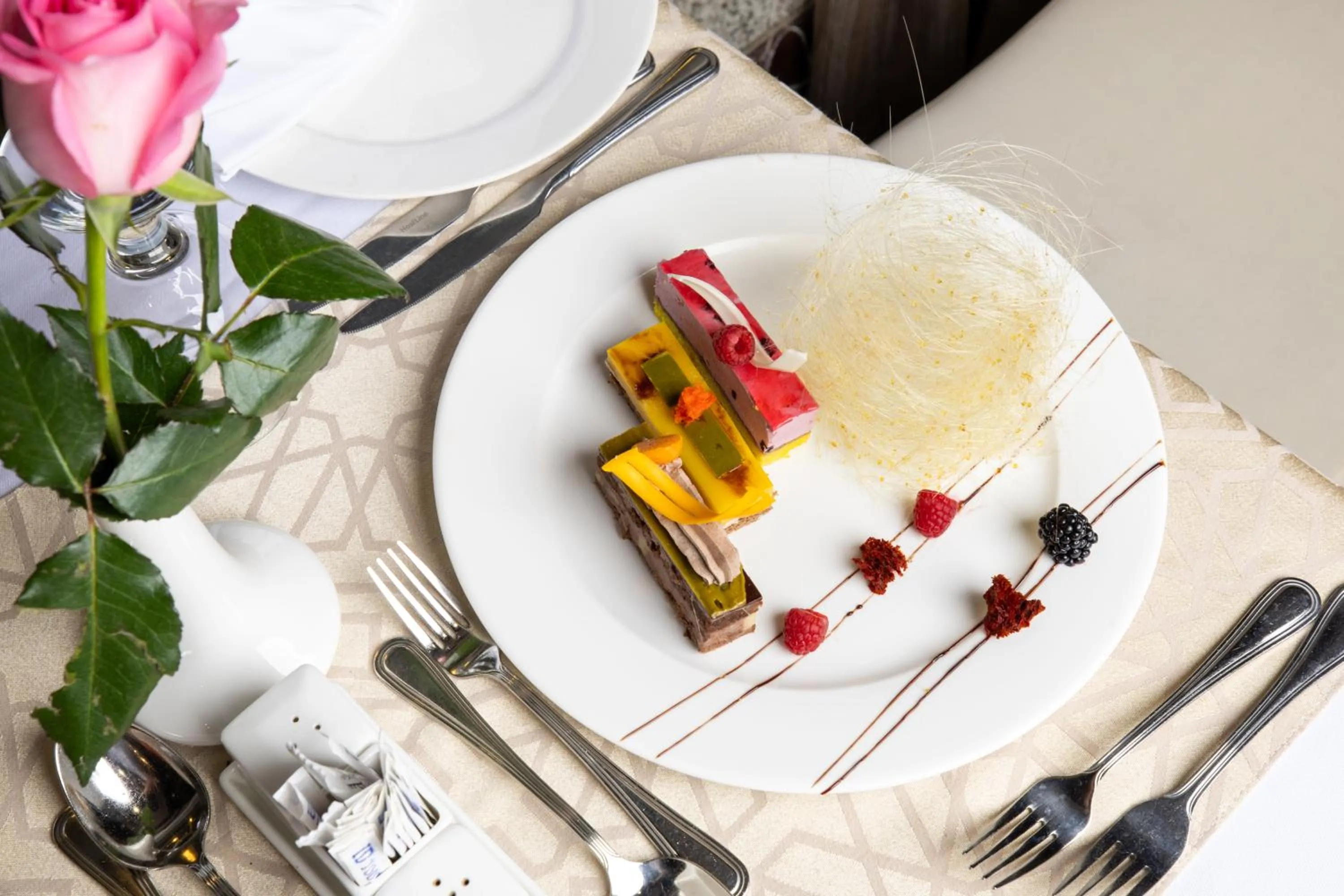 Food and drinks in Emaar Al Mektan Hotel