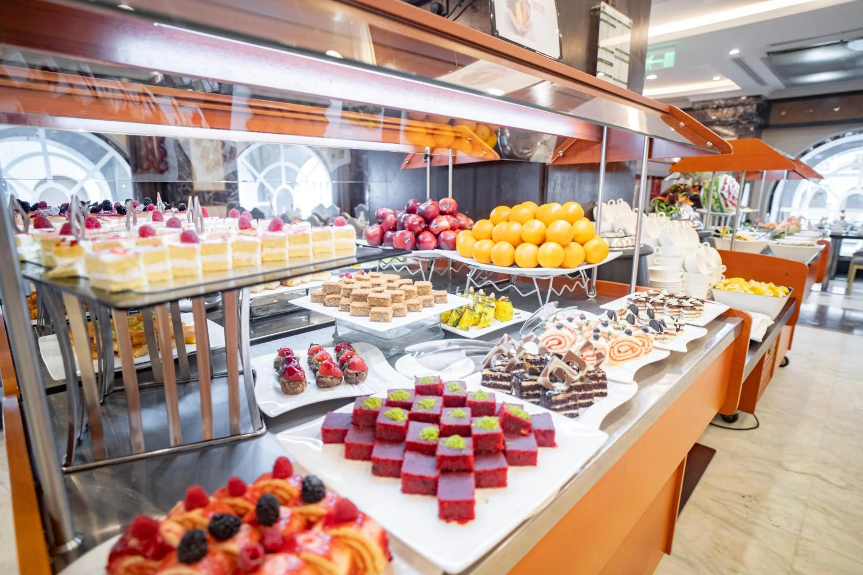 Food and drinks in Emaar Al Mektan Hotel