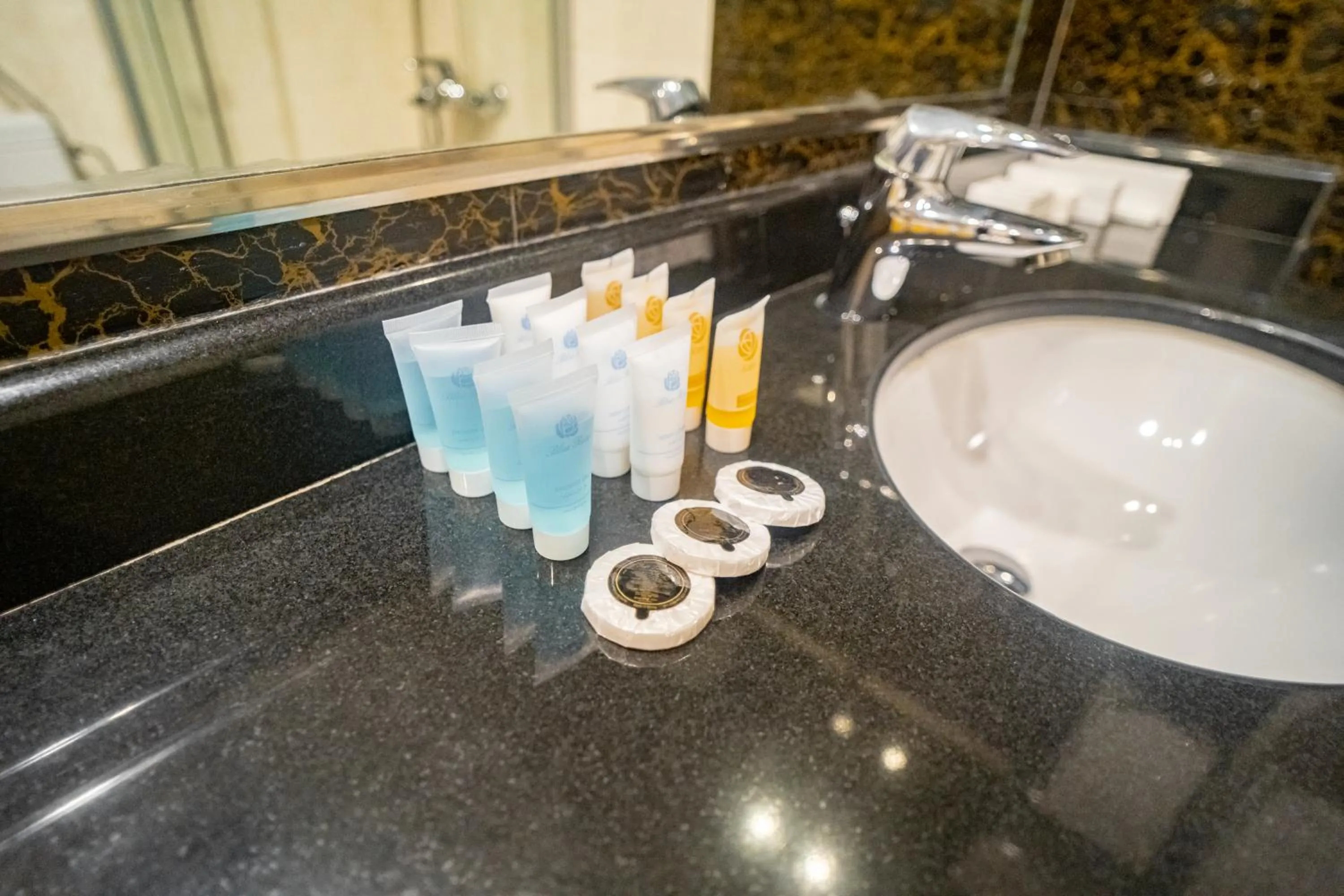 Bathroom in Emaar Al Mektan Hotel