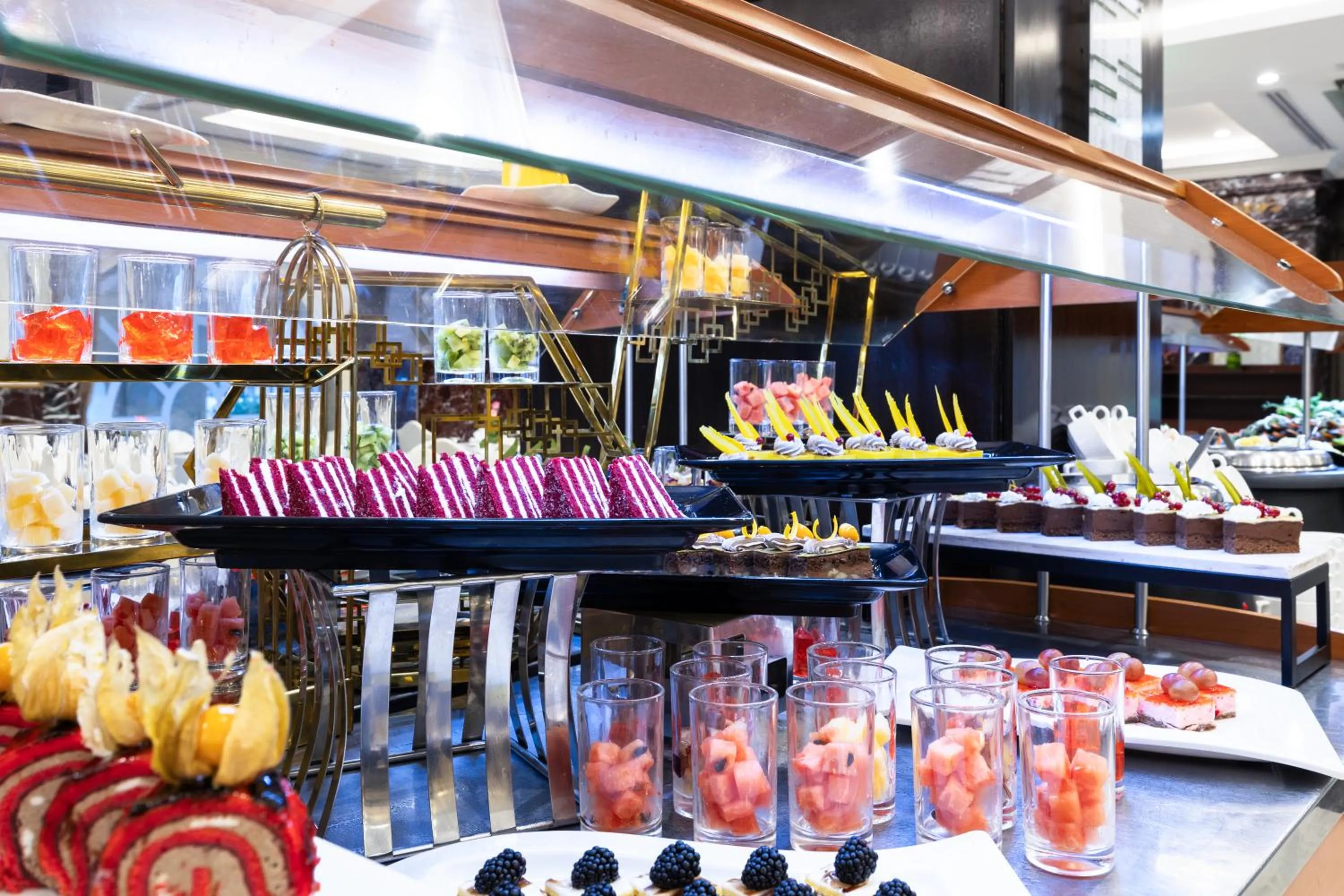 Food and drinks in Emaar Al Mektan Hotel