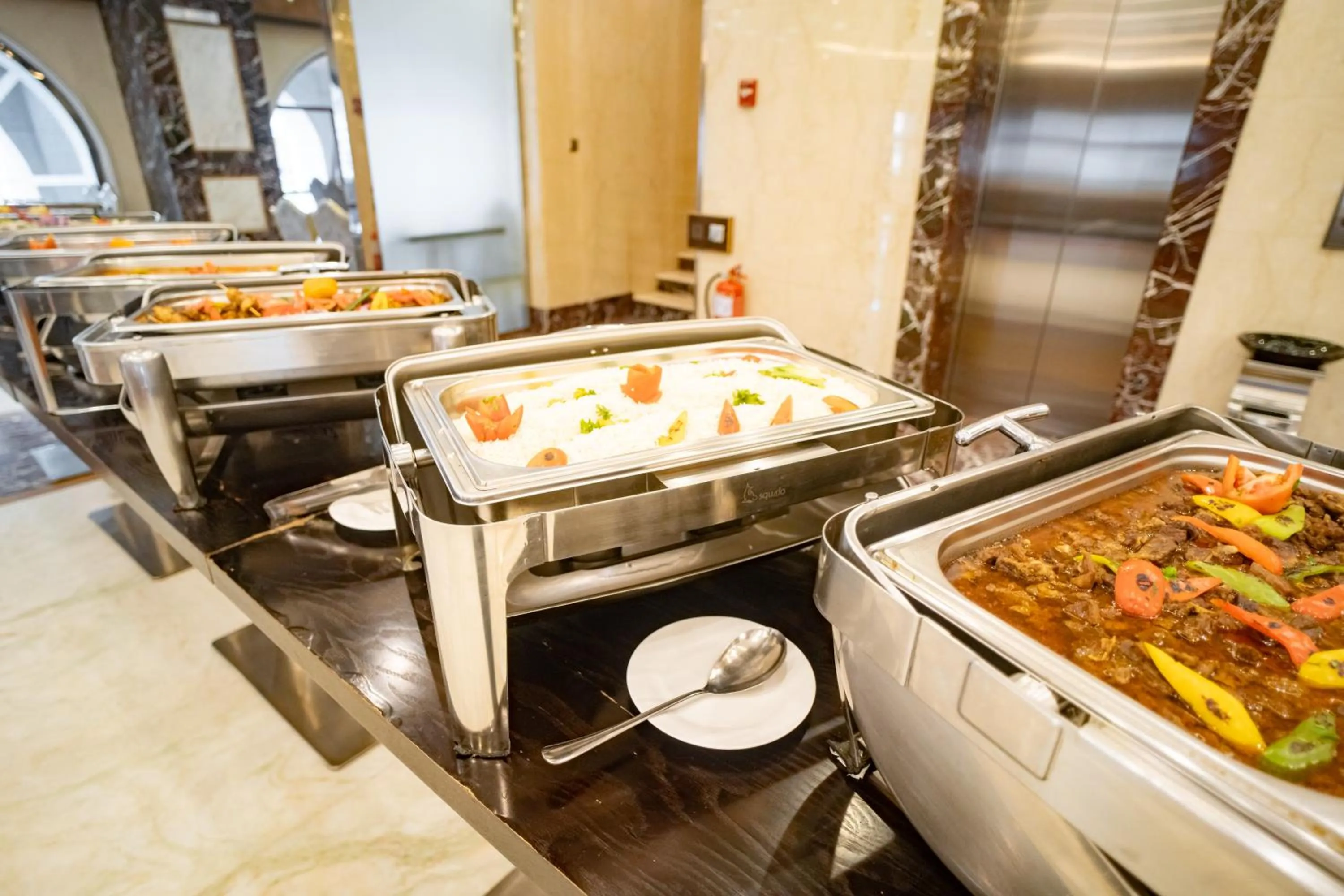 Food and drinks in Emaar Al Mektan Hotel