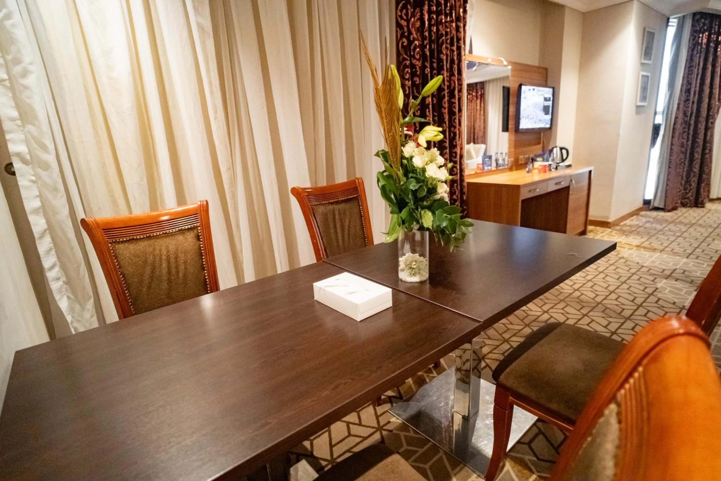 Living room in Emaar Al Mektan Hotel