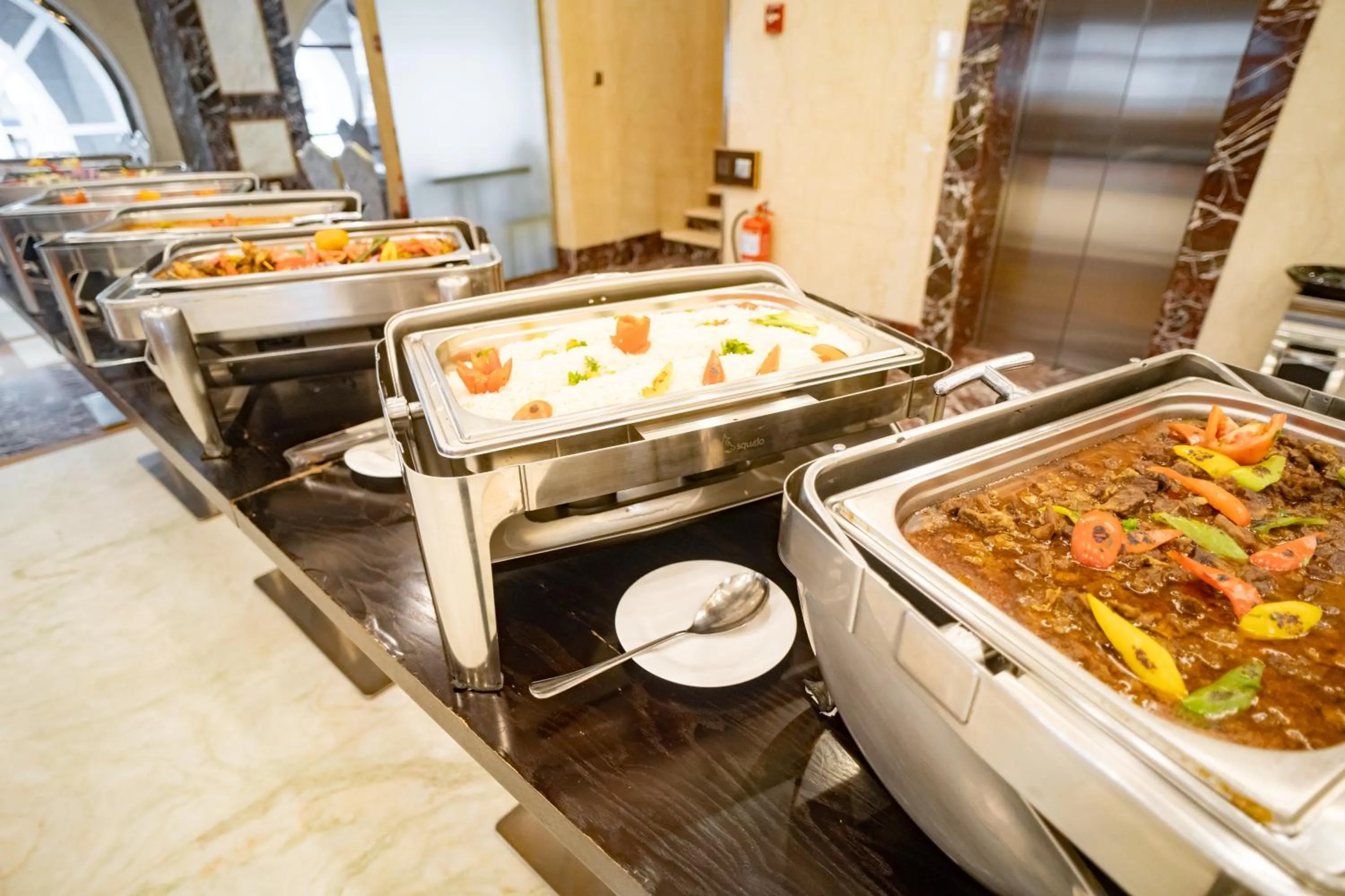 Food in Emaar Al Mektan Hotel