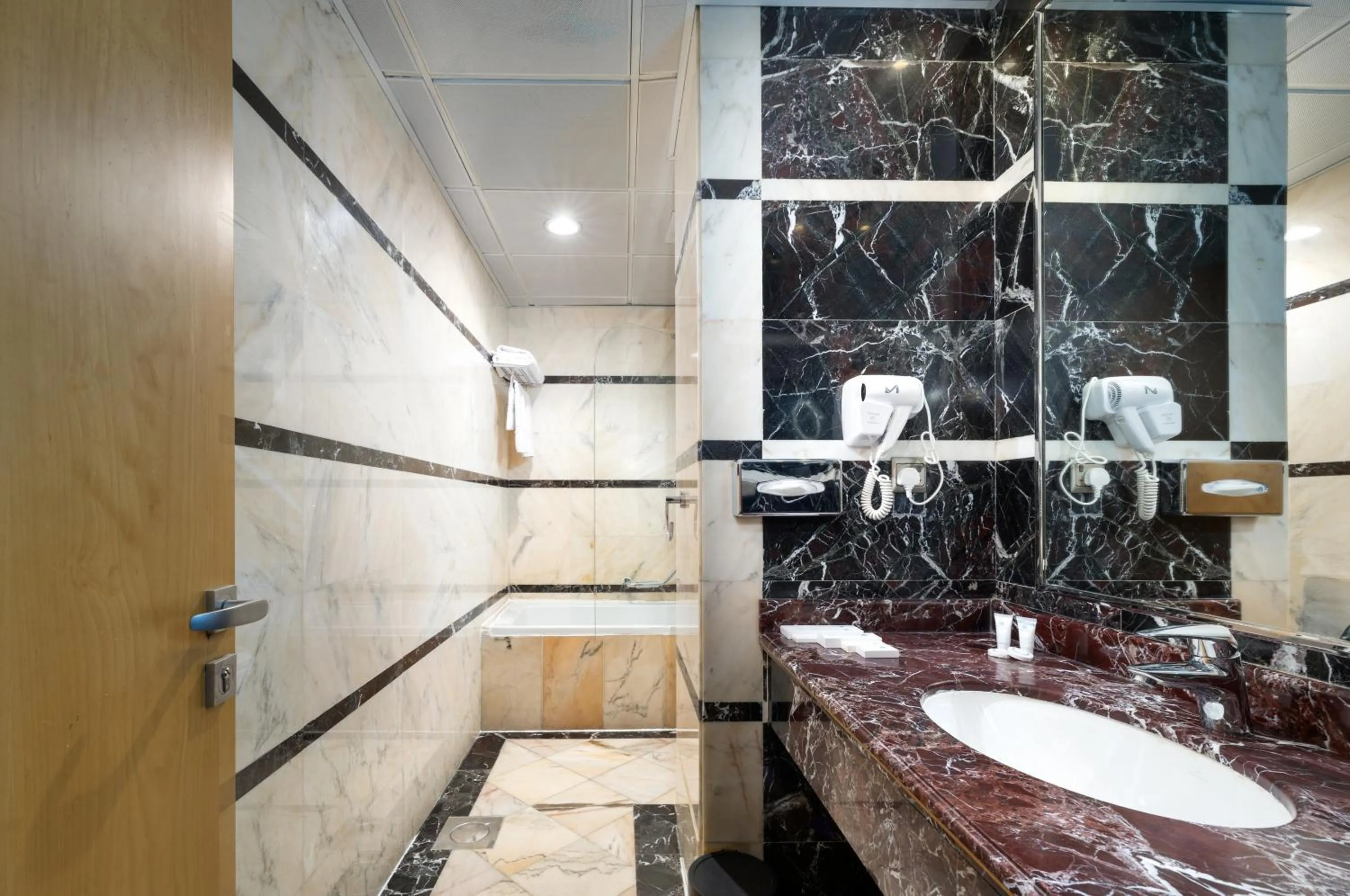 Shower in Emaar Al Mektan Hotel