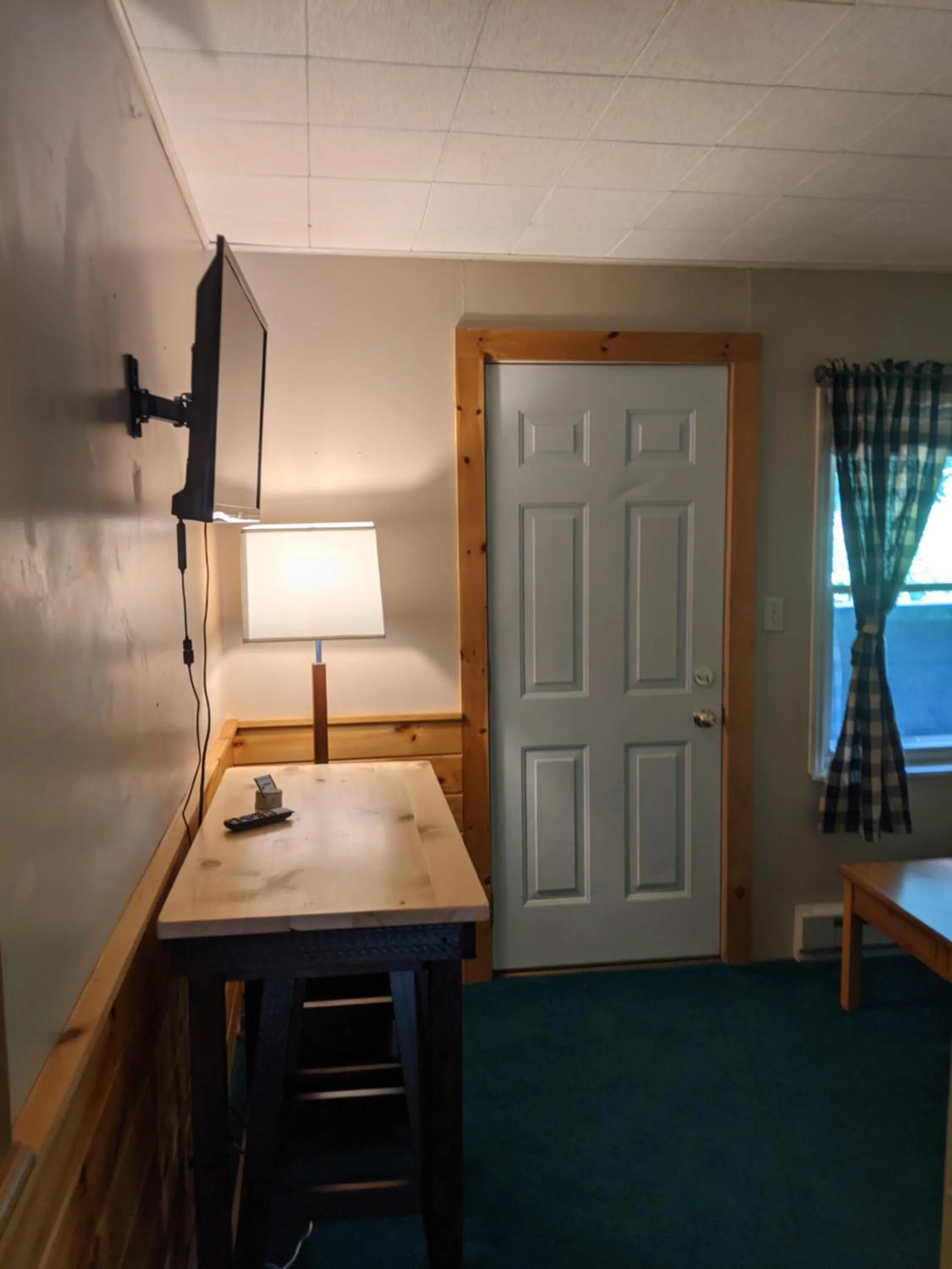 Dining area in Adirondack Diamond Point Lodge