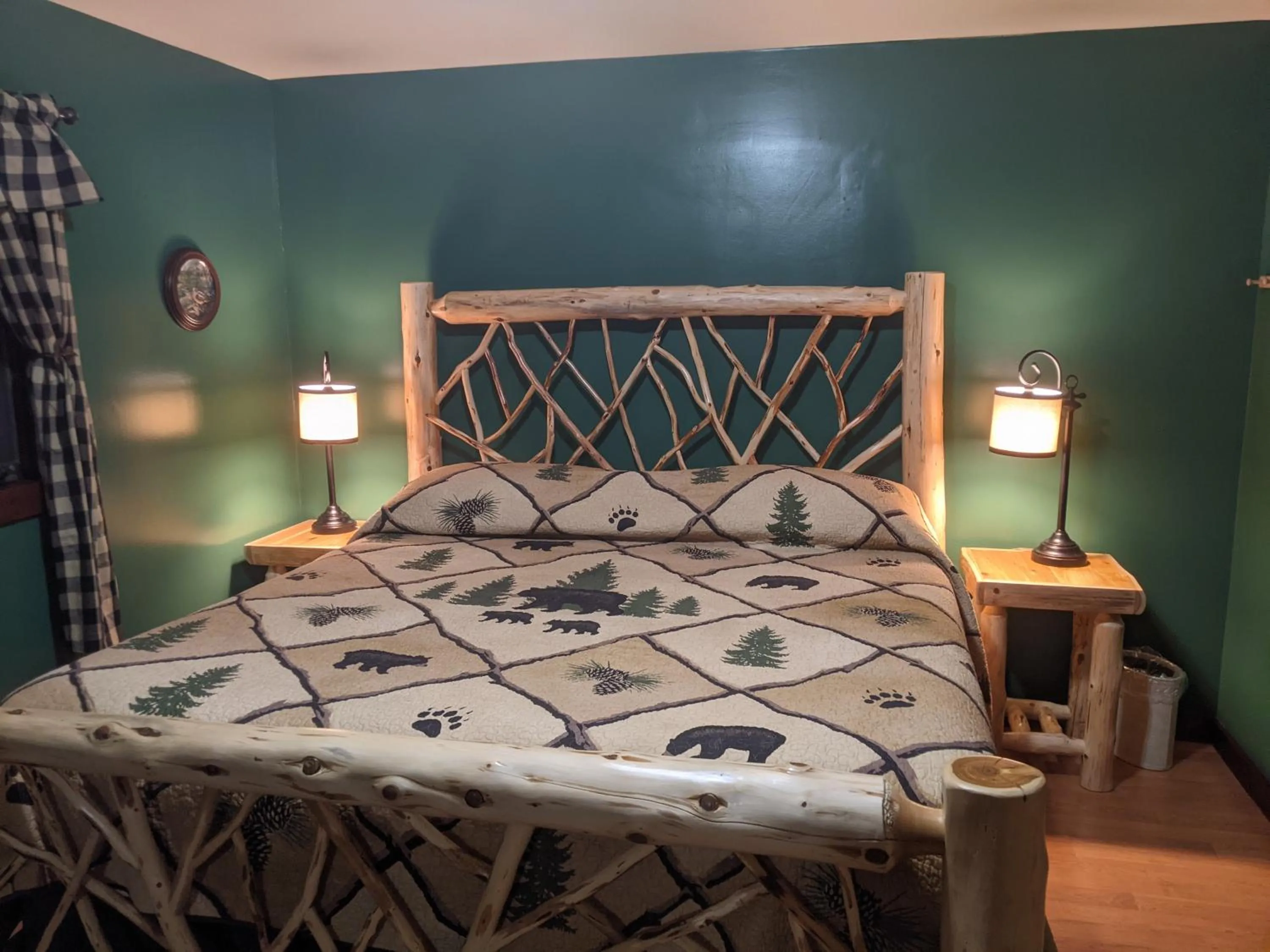 Bed in Adirondack Diamond Point Lodge