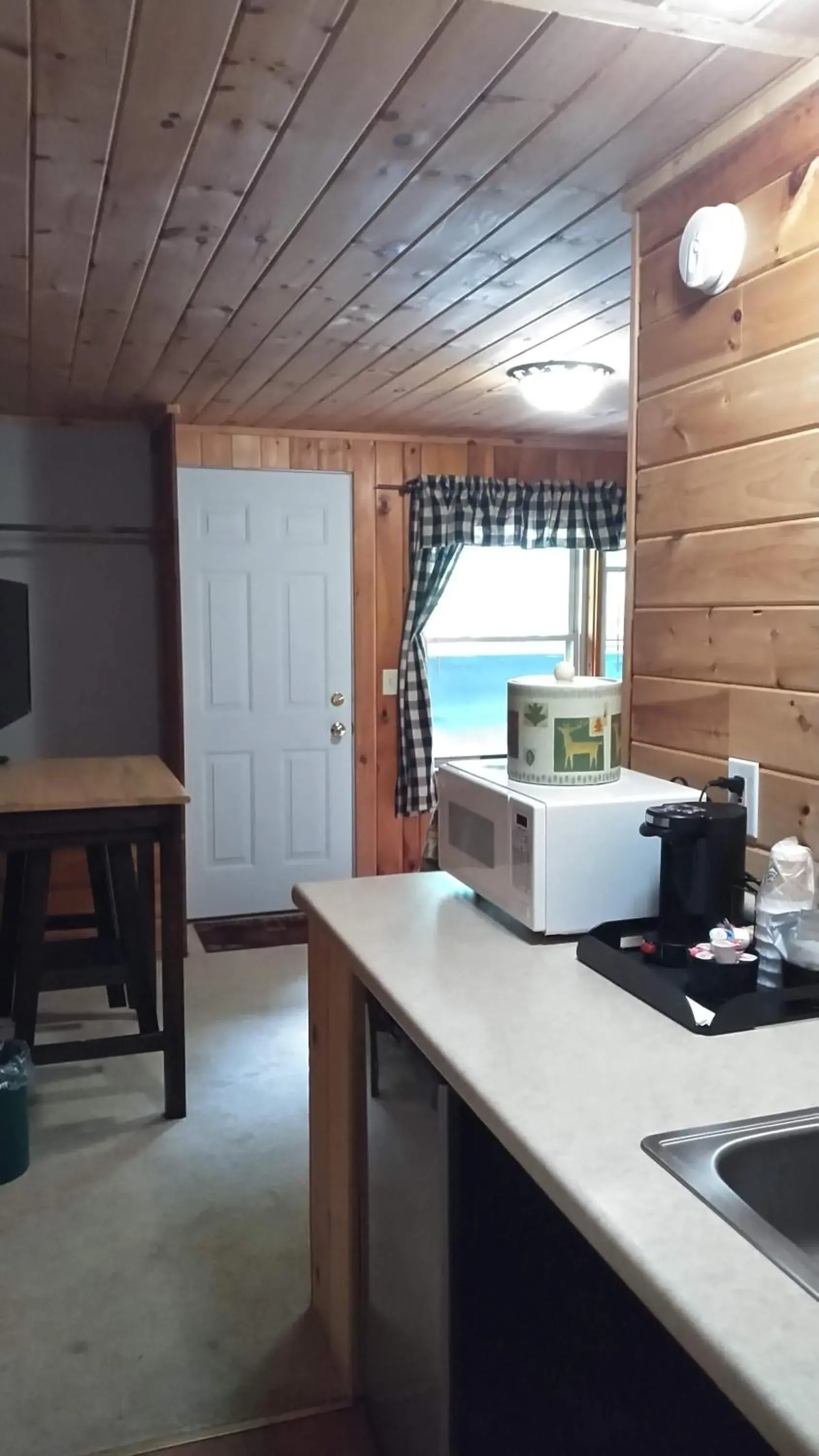 Kitchen/Kitchenette in Adirondack Diamond Point Lodge