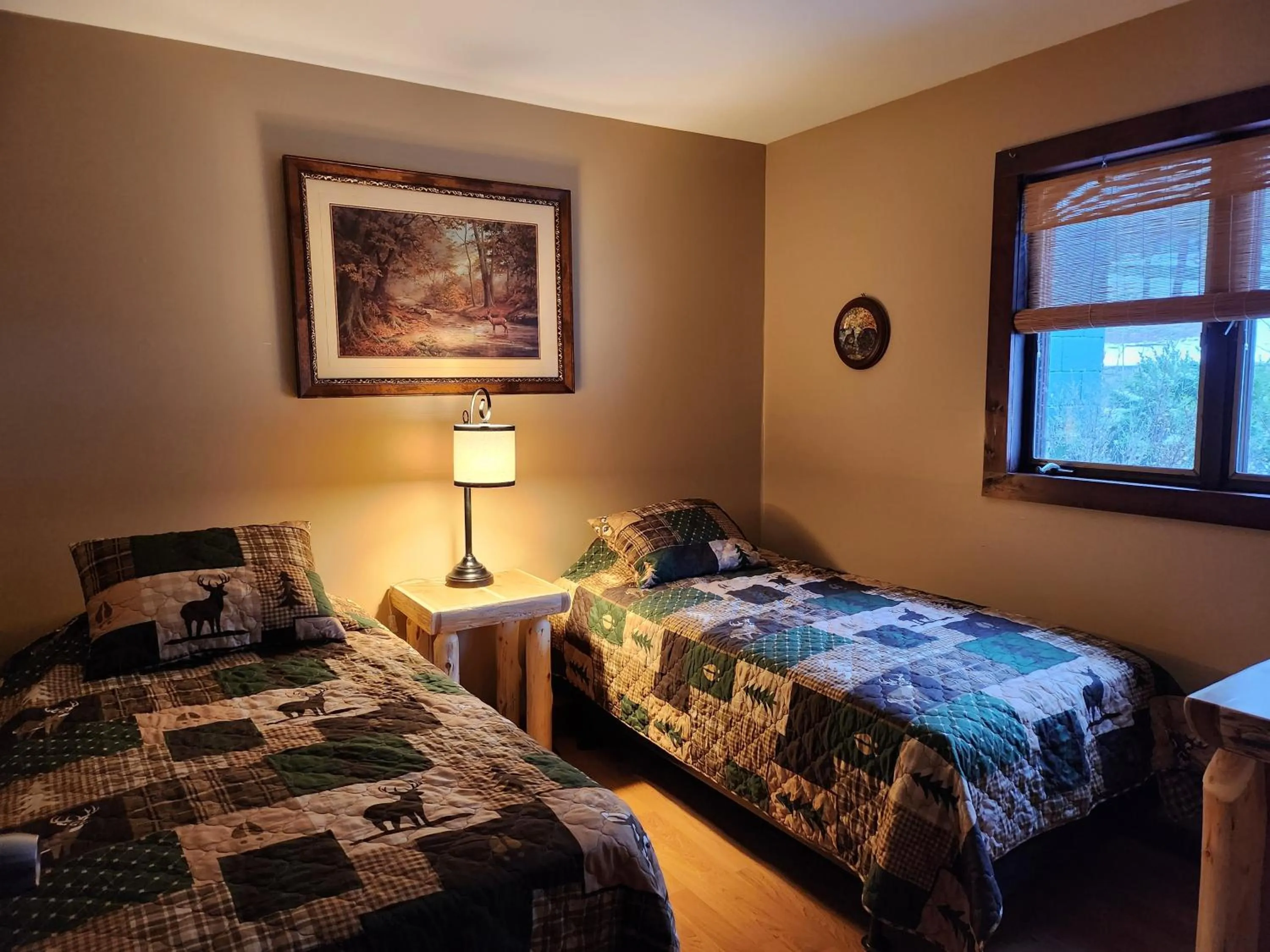 Bed in Adirondack Diamond Point Lodge