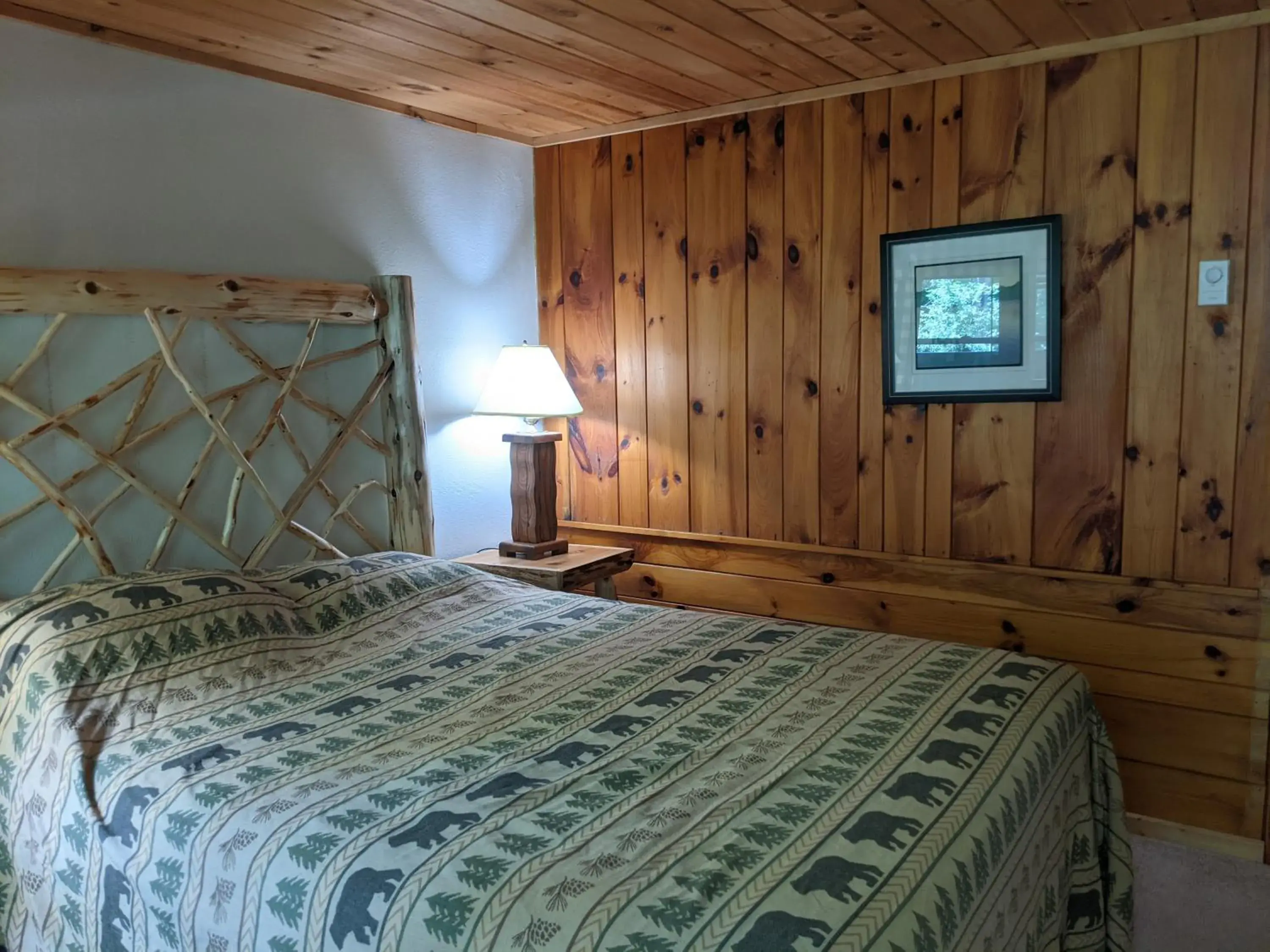 Bedroom, Bed in Adirondack Diamond Point Lodge