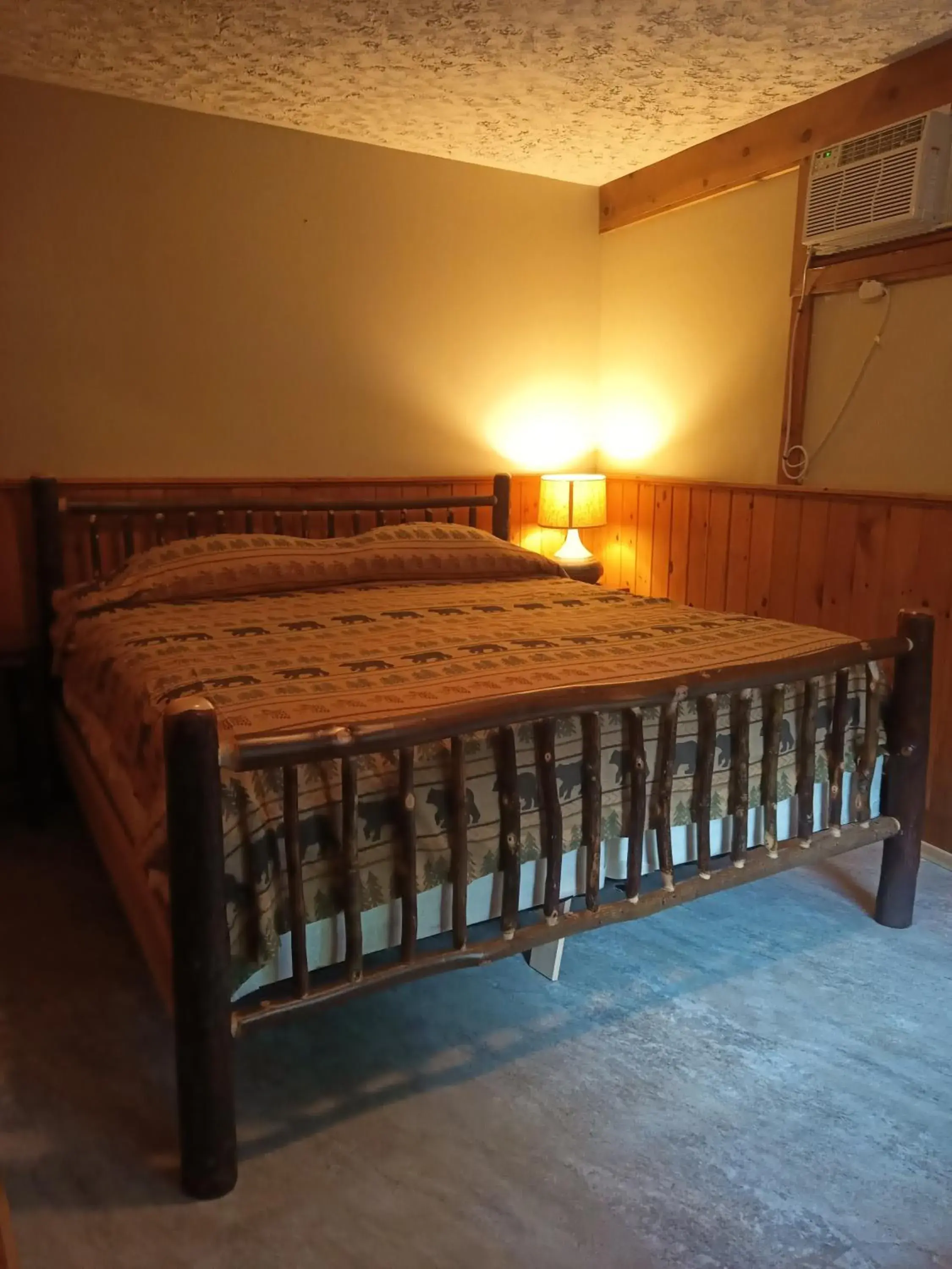 Bedroom, Bed in Adirondack Diamond Point Lodge