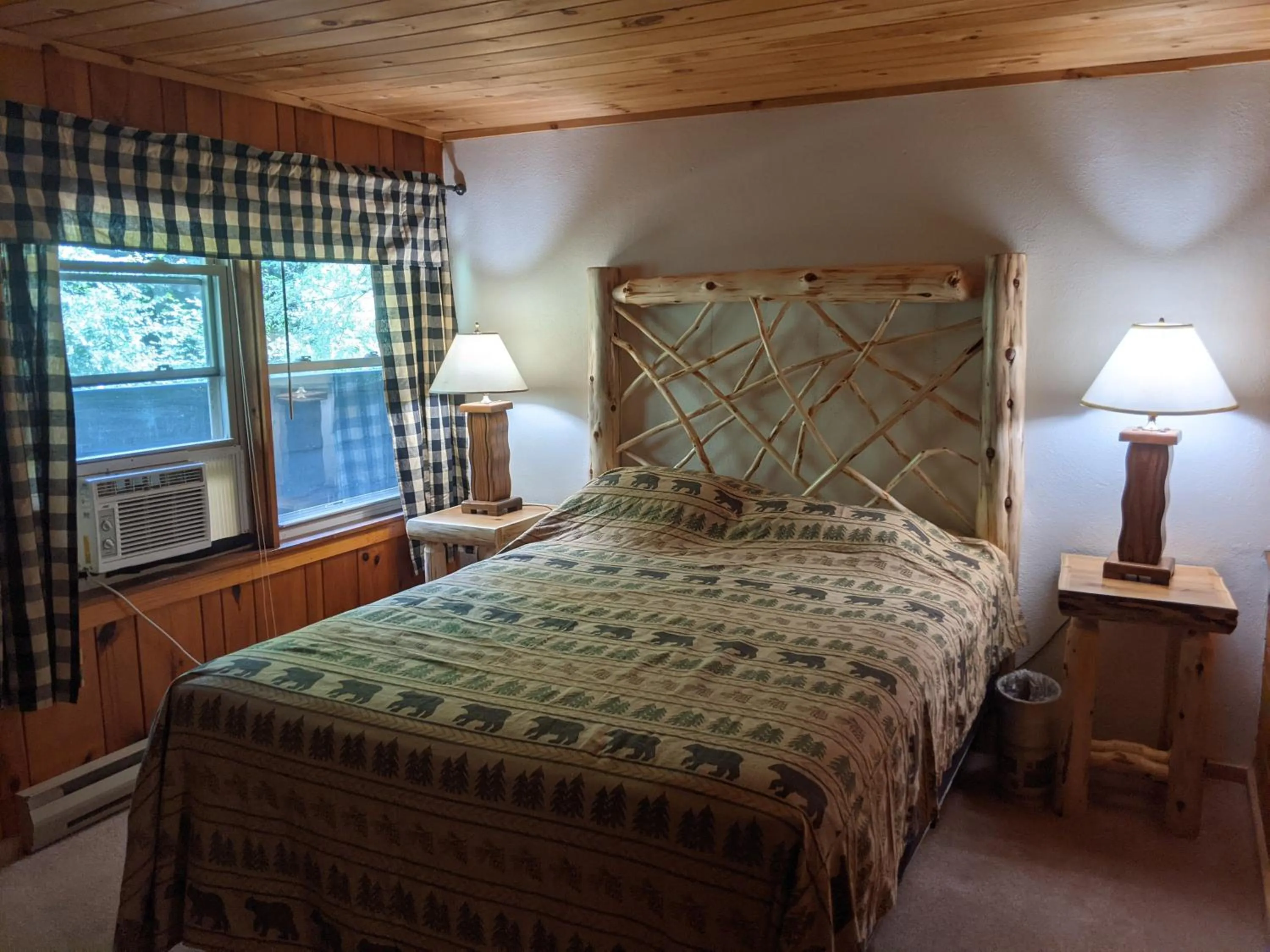 Bedroom, Bed in Adirondack Diamond Point Lodge