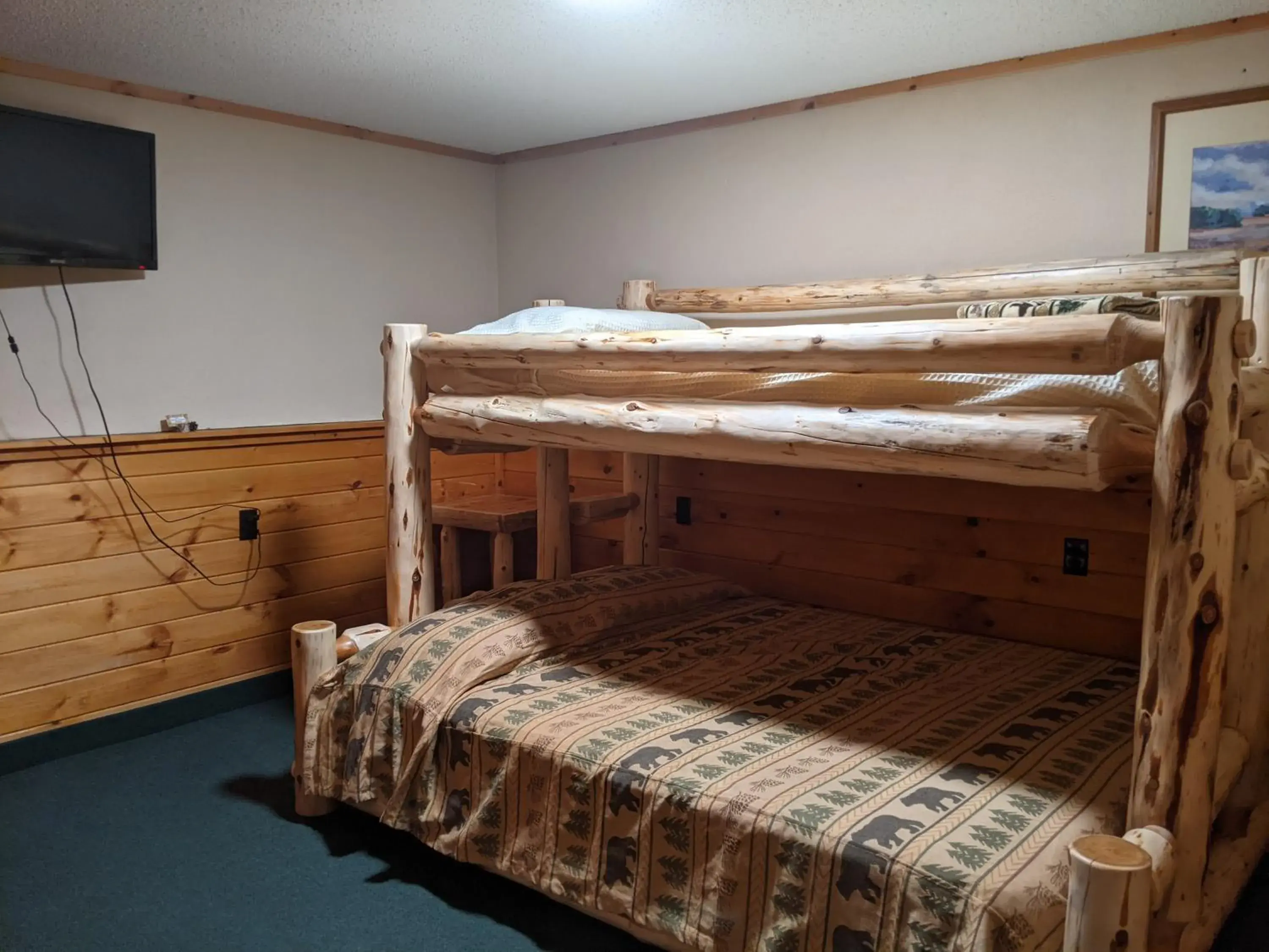 Bunk Bed in Adirondack Diamond Point Lodge
