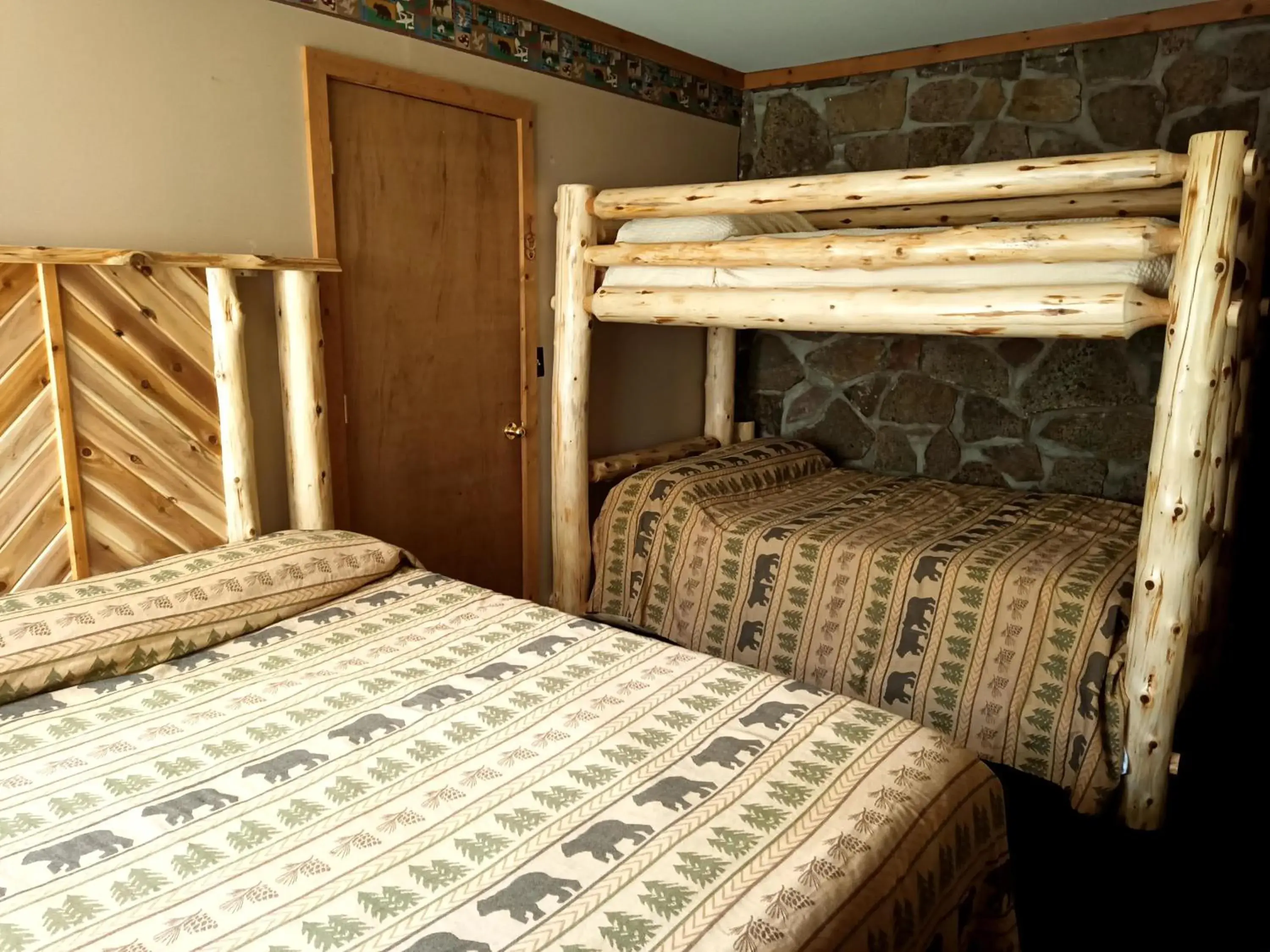 Bunk Bed in Adirondack Diamond Point Lodge