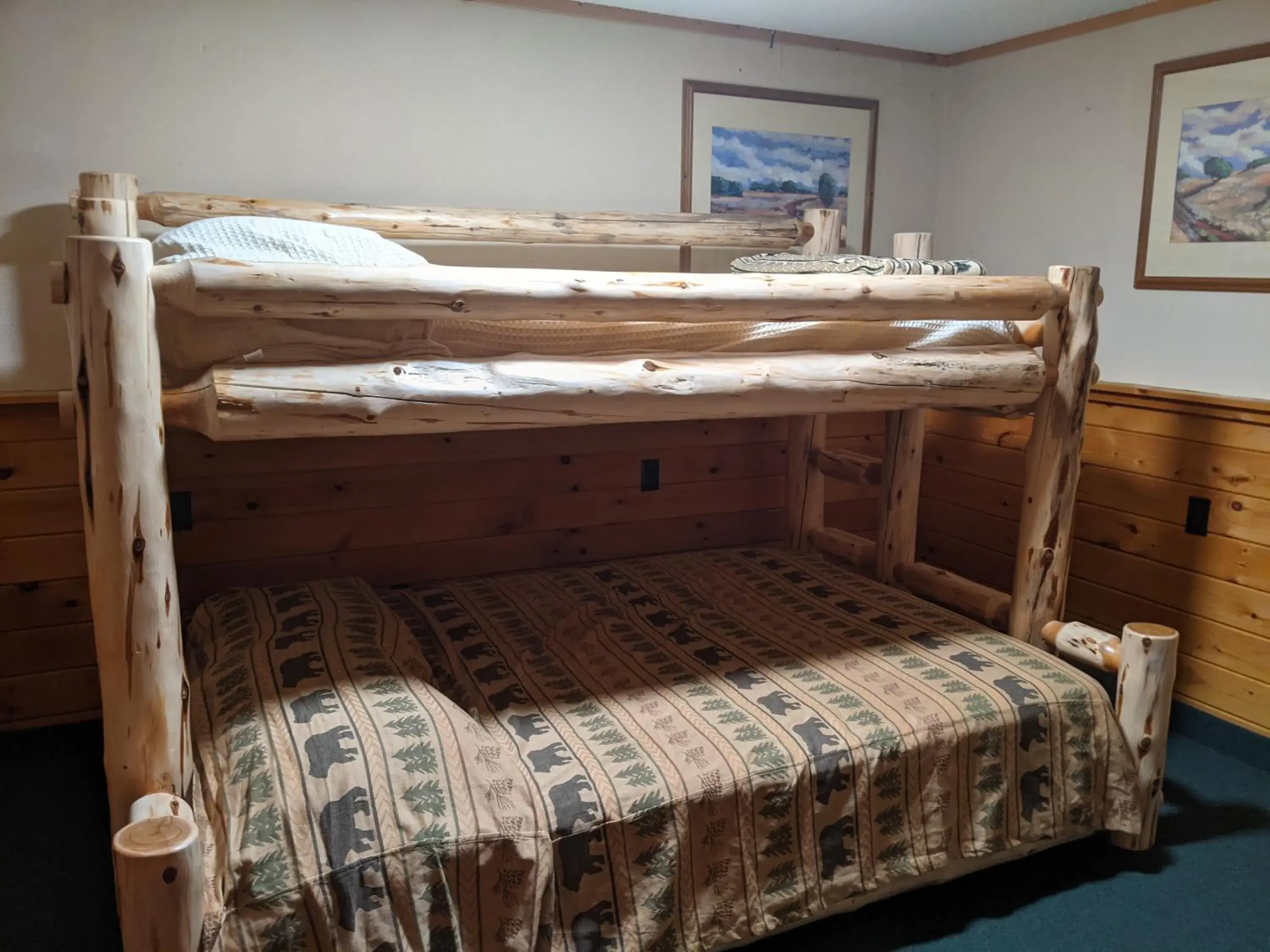 Bunk Bed in Adirondack Diamond Point Lodge