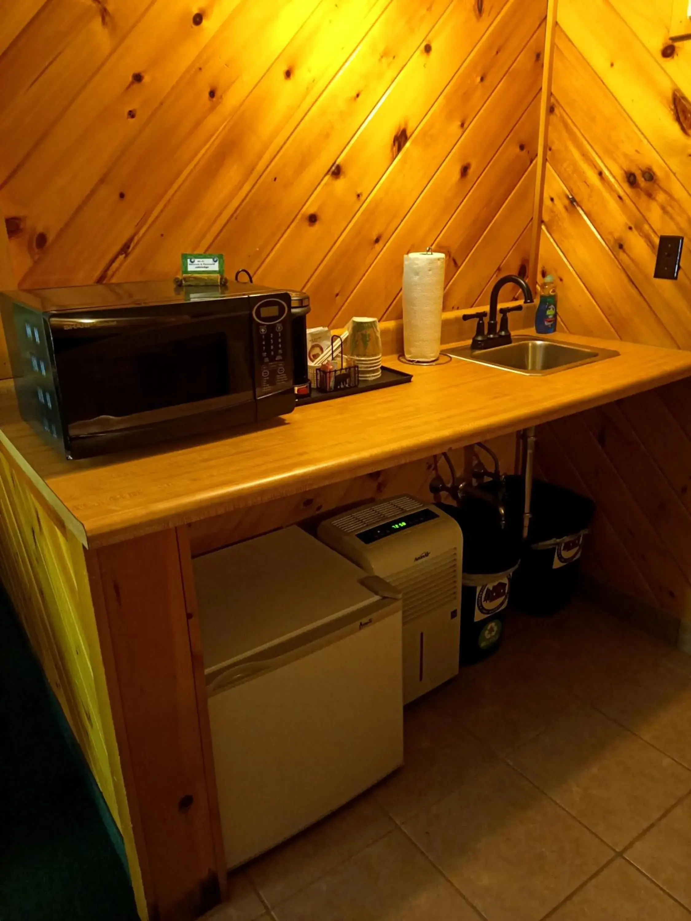 Kitchen or kitchenette, Kitchen/Kitchenette in Adirondack Diamond Point Lodge