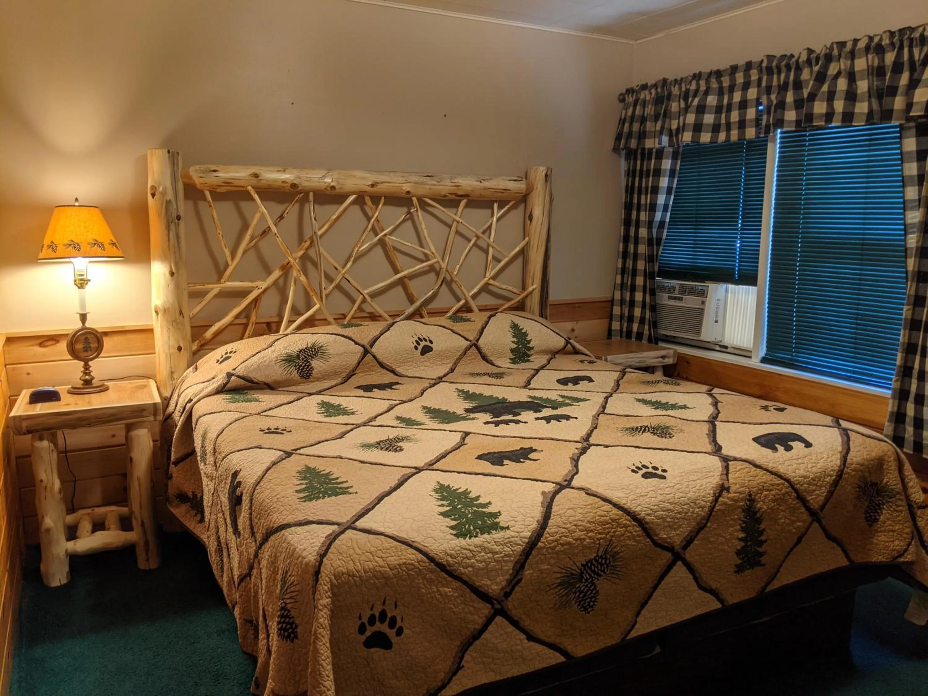 Bedroom, Bed in Adirondack Diamond Point Lodge