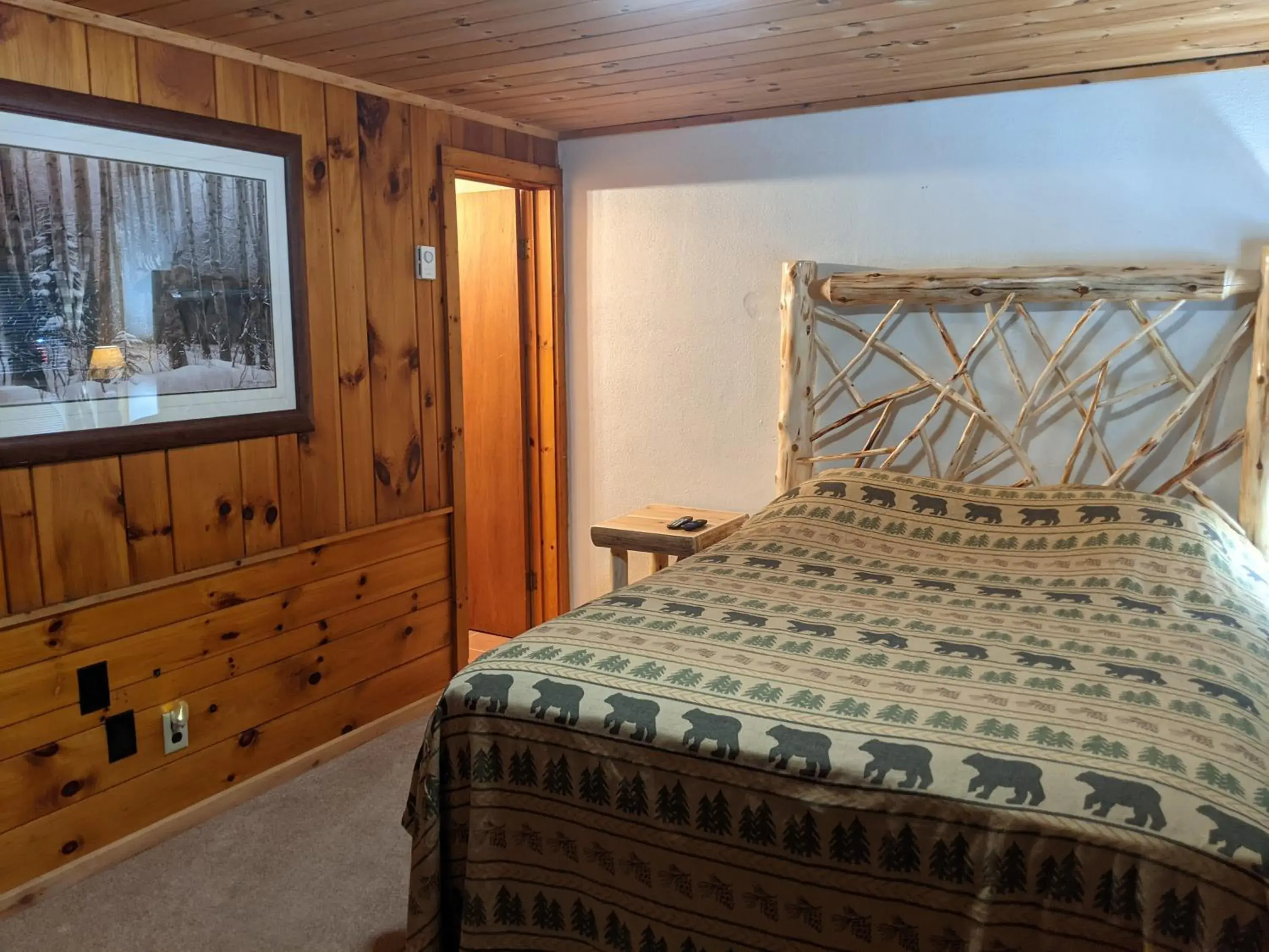 Bedroom, Bed in Adirondack Diamond Point Lodge