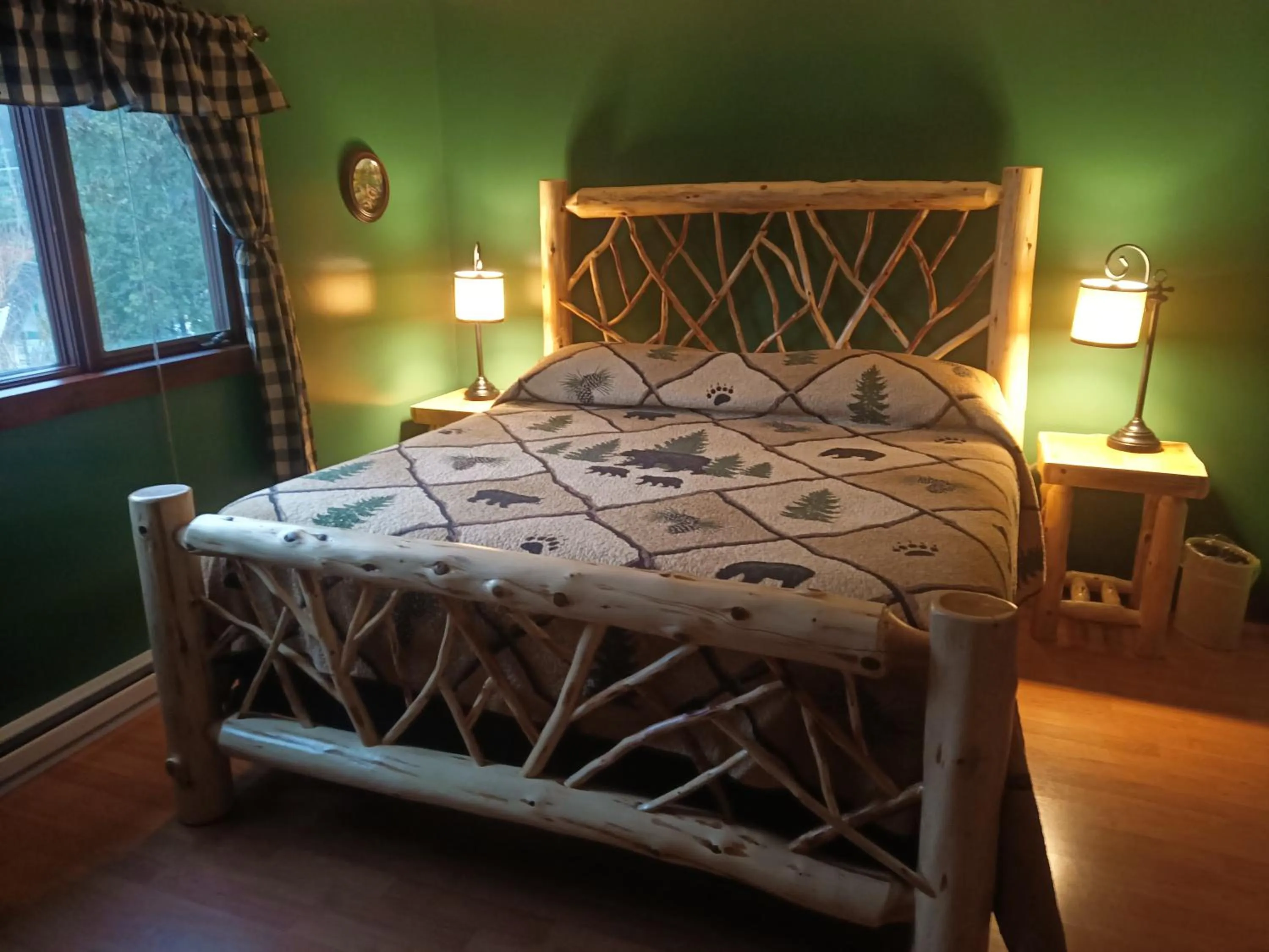 Bed in Adirondack Diamond Point Lodge