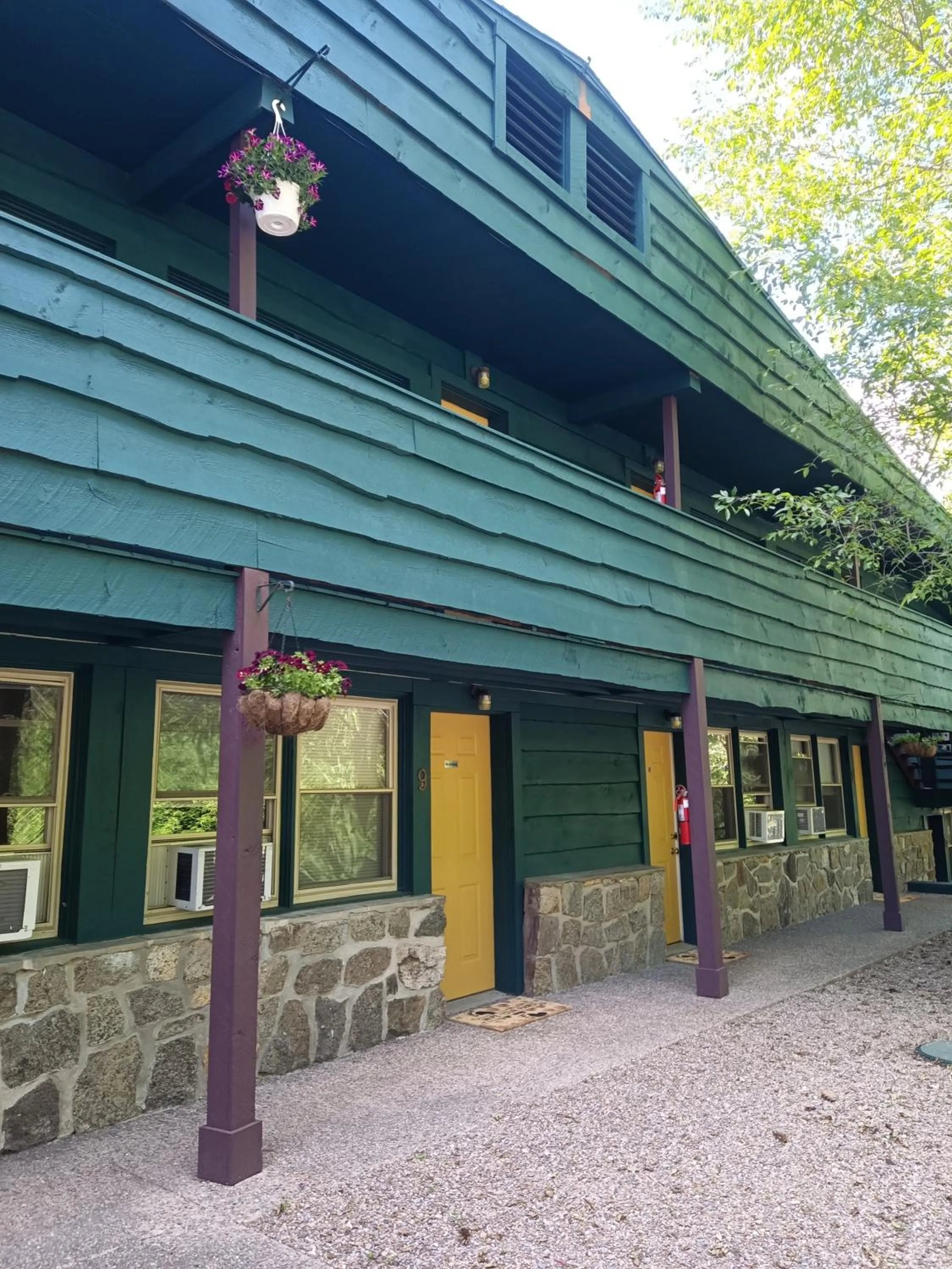 Property building in Adirondack Diamond Point Lodge