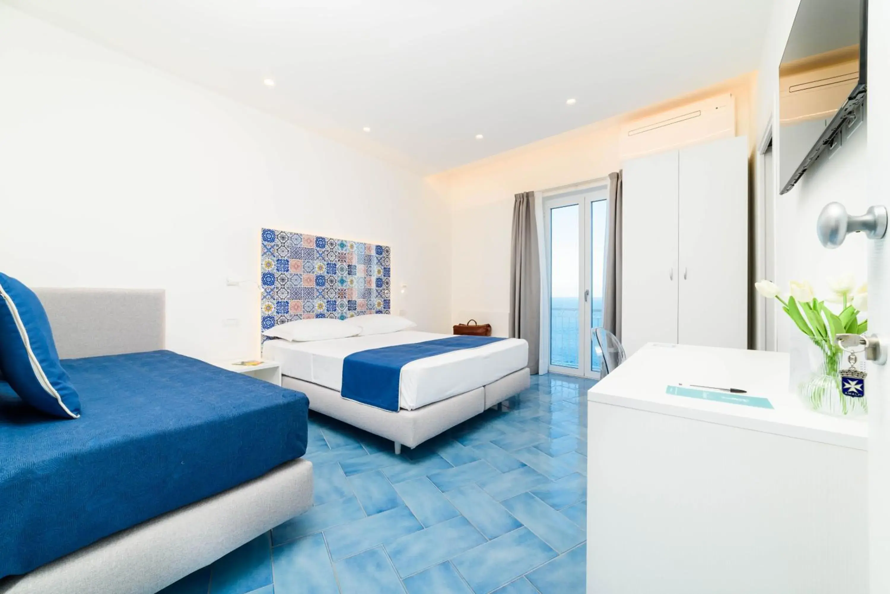 Deluxe Double Room with Balcony and Sea View in Eden sul Mare Deluxe Double Room with Balcony and Sea View in Eden sul Mare