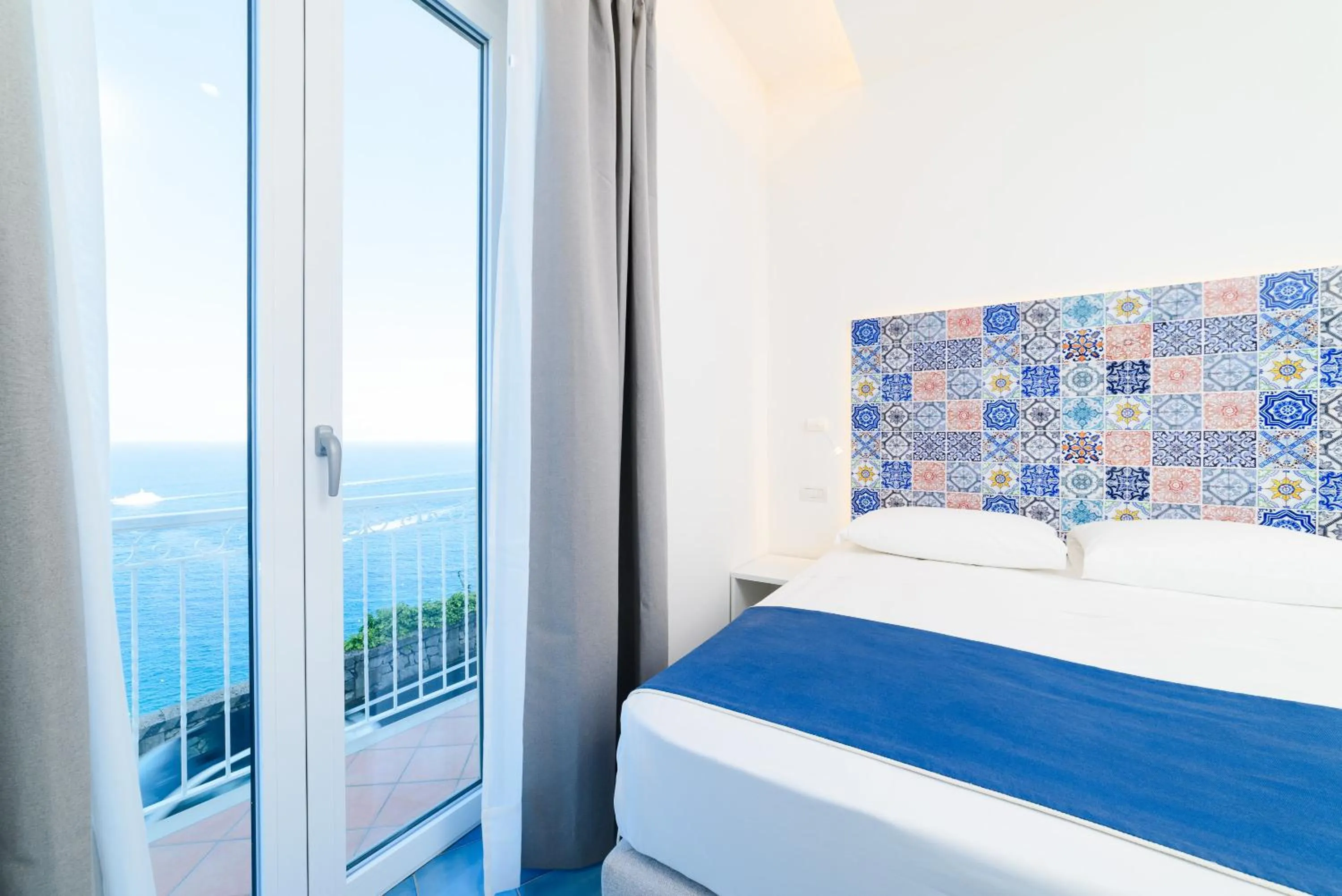 Balcony/Terrace, Bed in Eden sul Mare