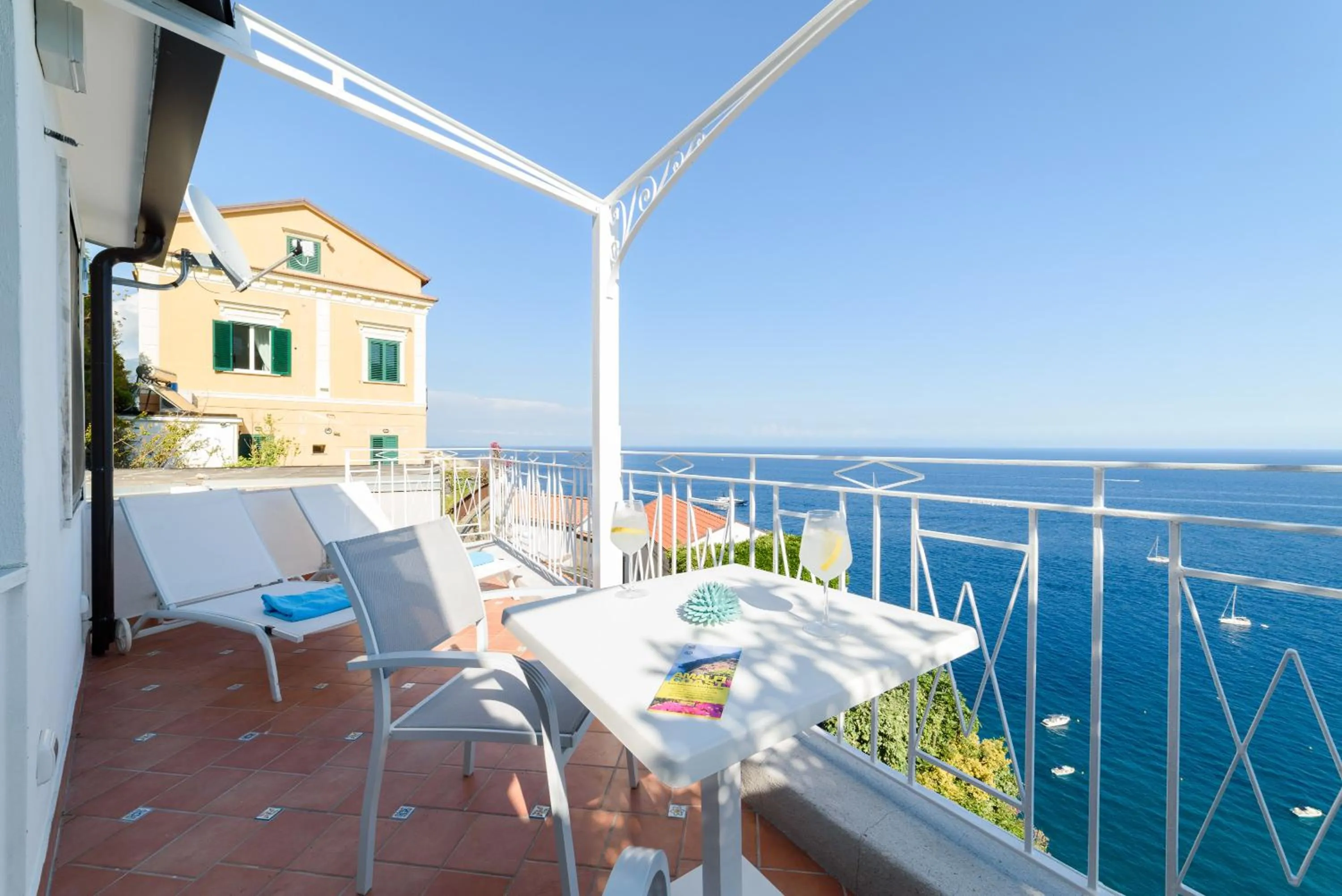 Property building in Eden sul Mare