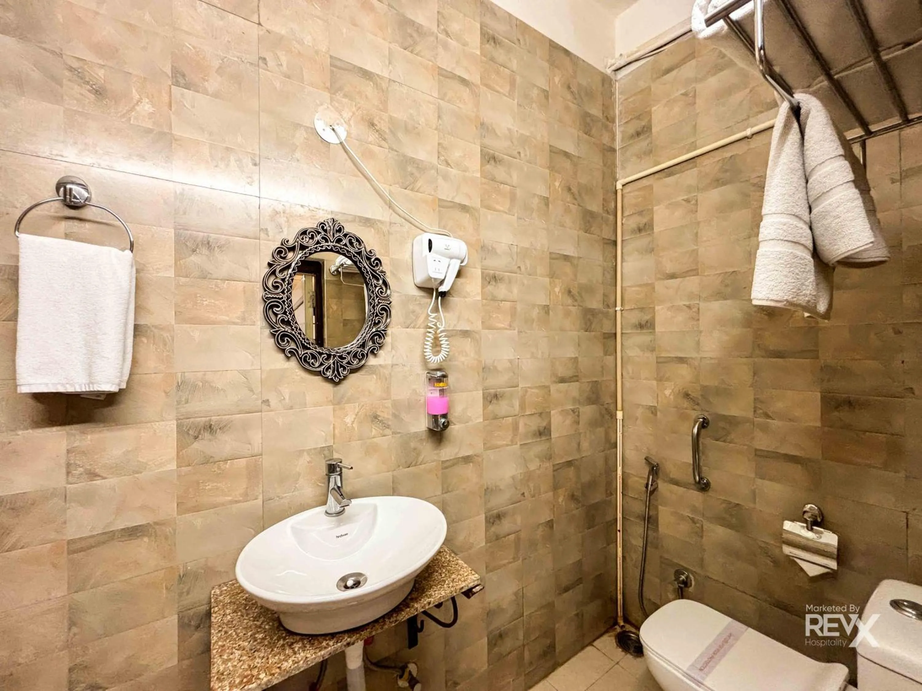 Shower in The Neeraj Naturecure With Ganga Ghat Access