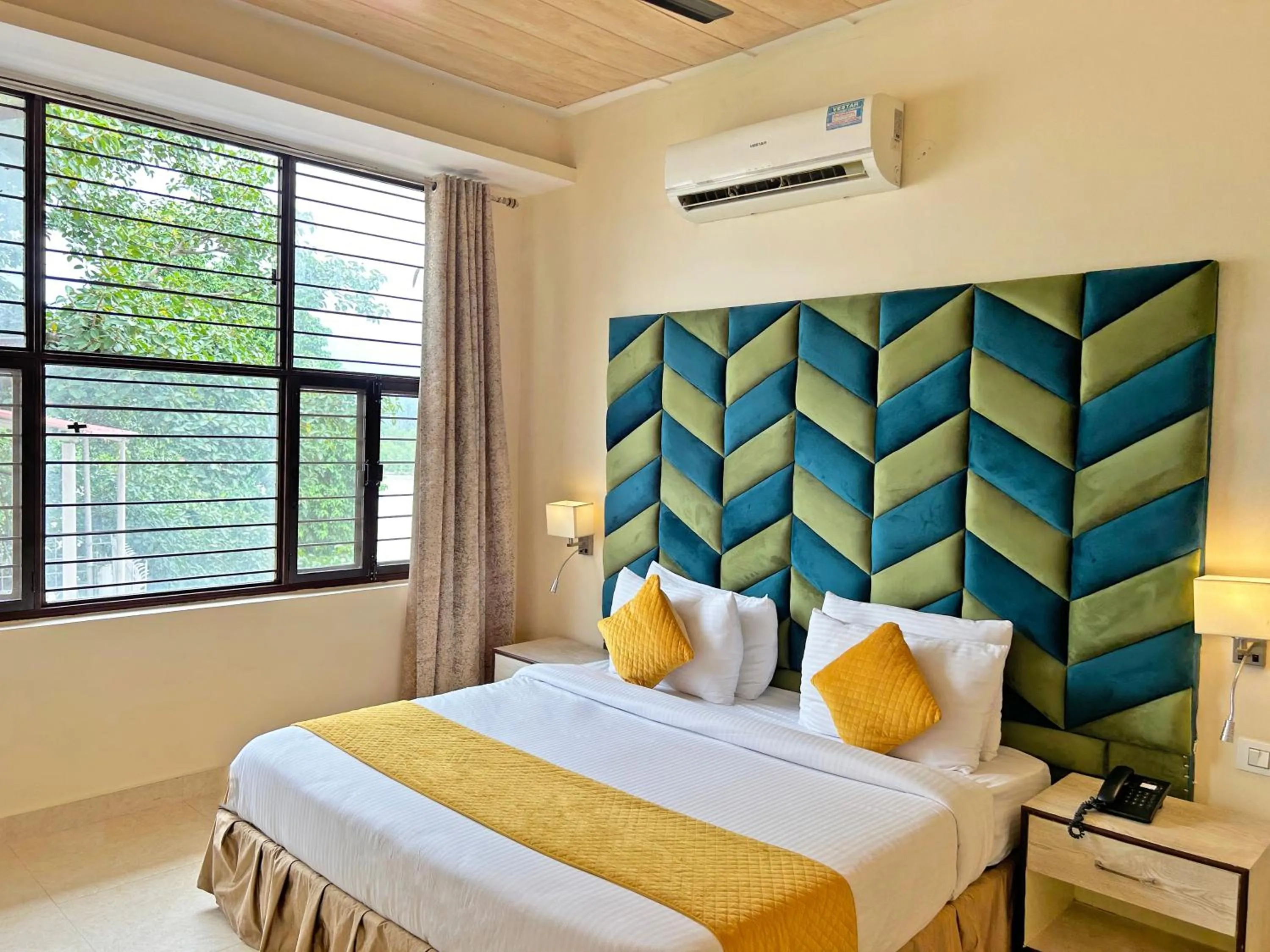 Bed in The Neeraj Naturecure On Ganga