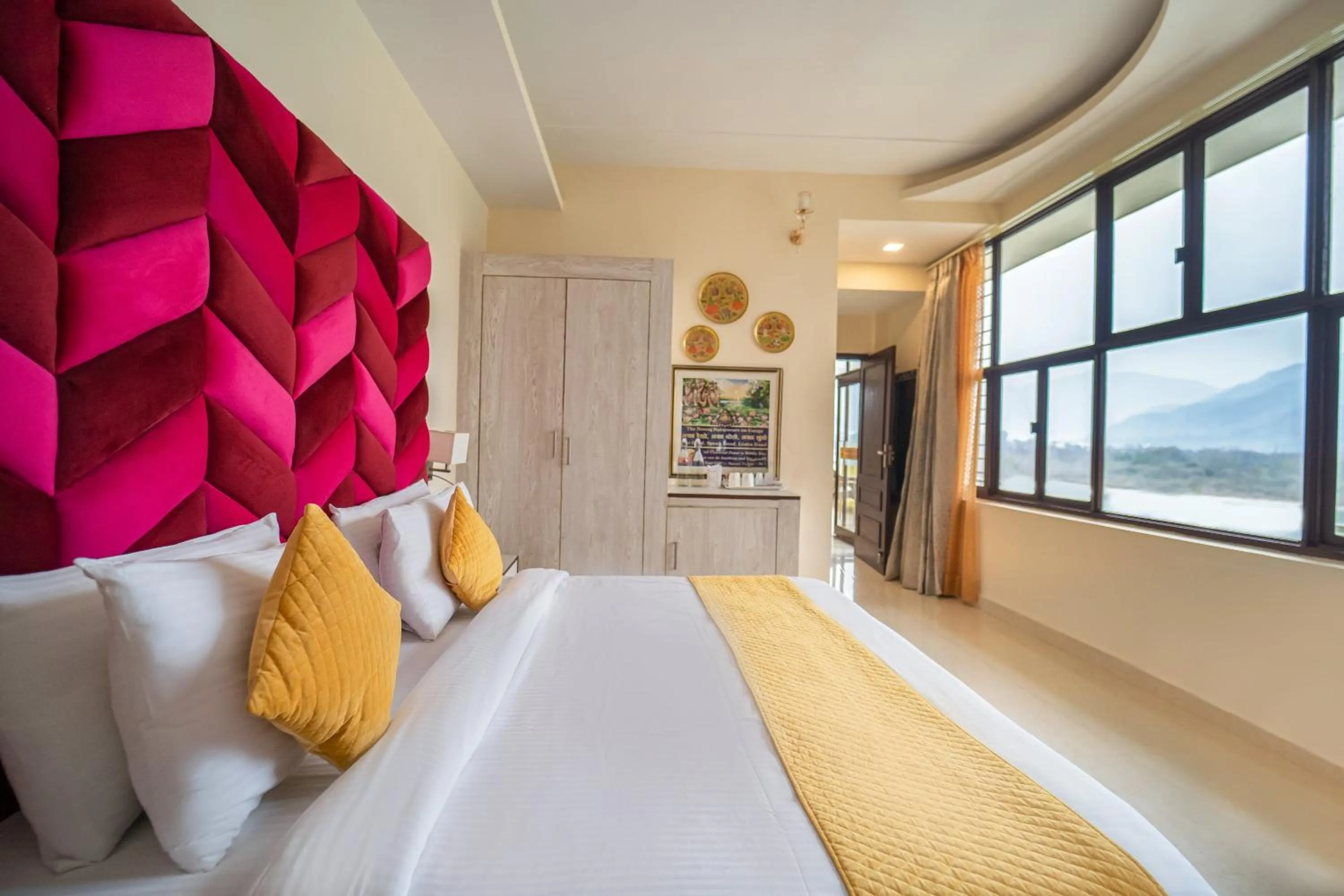 Bed in The Neeraj Naturecure On Ganga