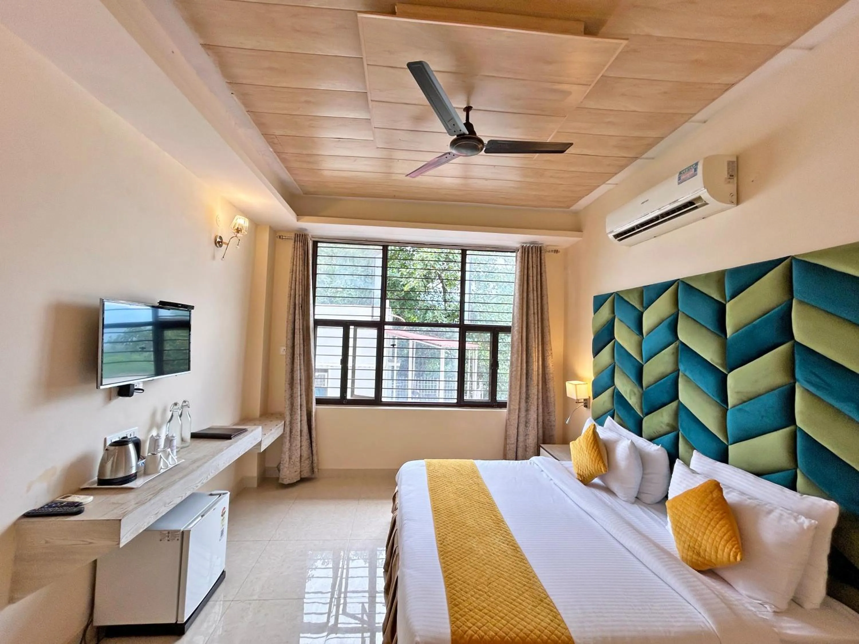 Bed in The Neeraj Naturecure On Ganga