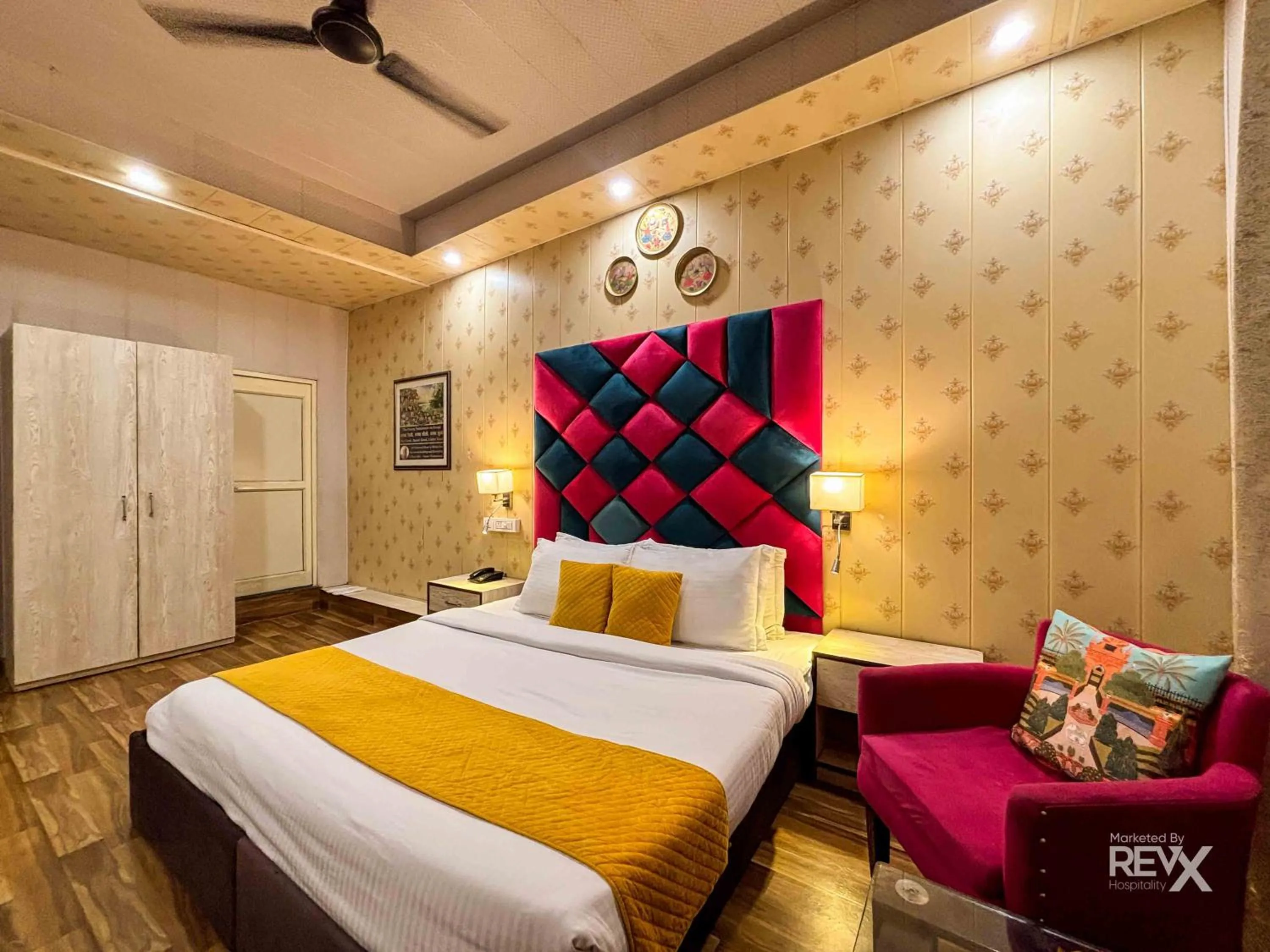 Bed in The Neeraj Naturecure With Ganga Ghat Access