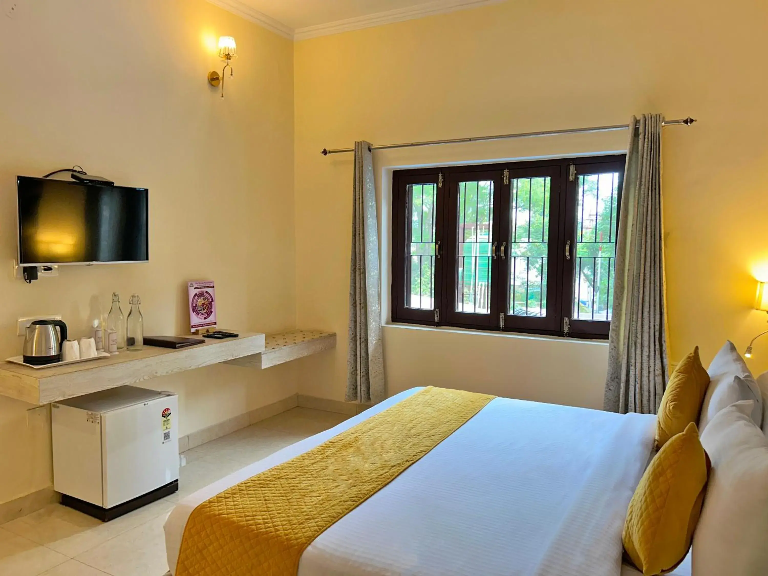 Deluxe Room in The Neeraj Naturecure On Ganga Deluxe Room in The Neeraj Naturecure On Ganga