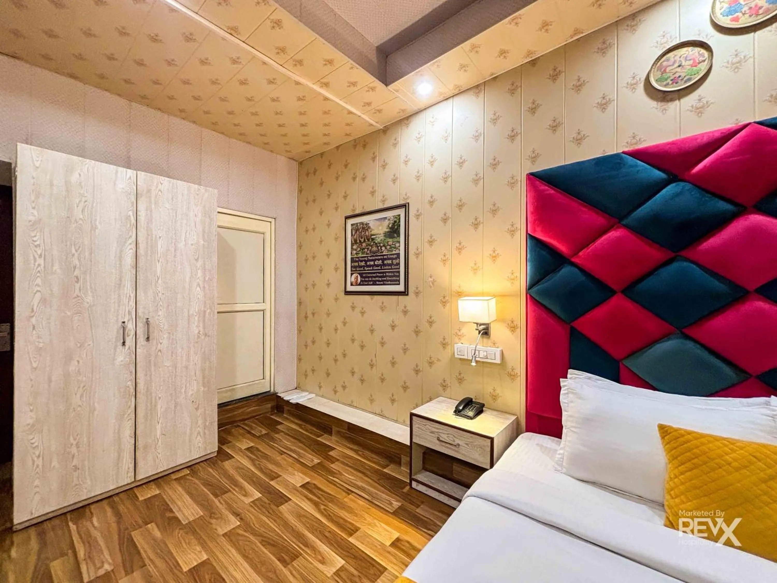 Bed in The Neeraj Naturecure With Ganga Ghat Access