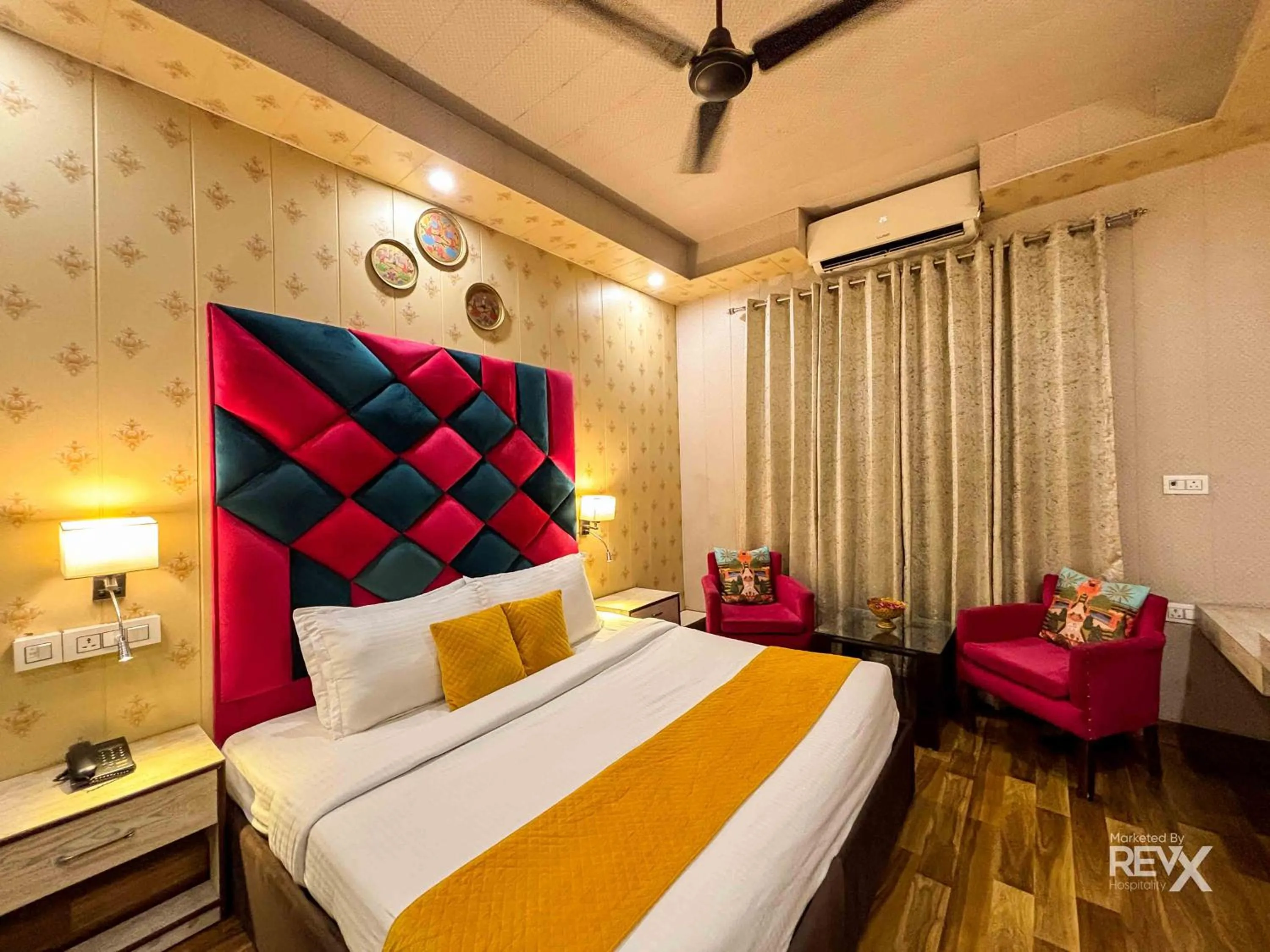 Bed in The Neeraj Naturecure With Ganga Ghat Access