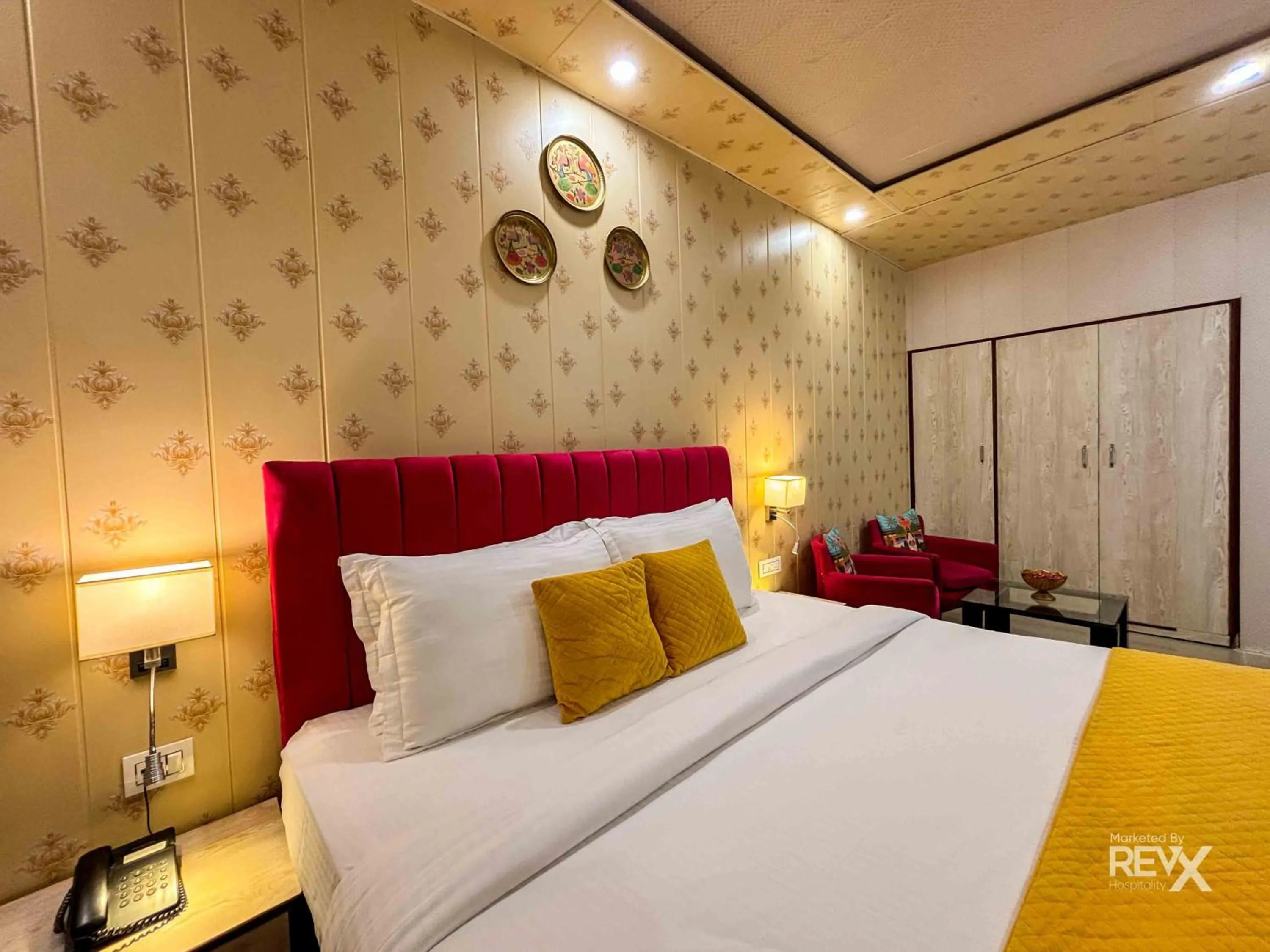 Bed in The Neeraj Naturecure With Ganga Ghat Access