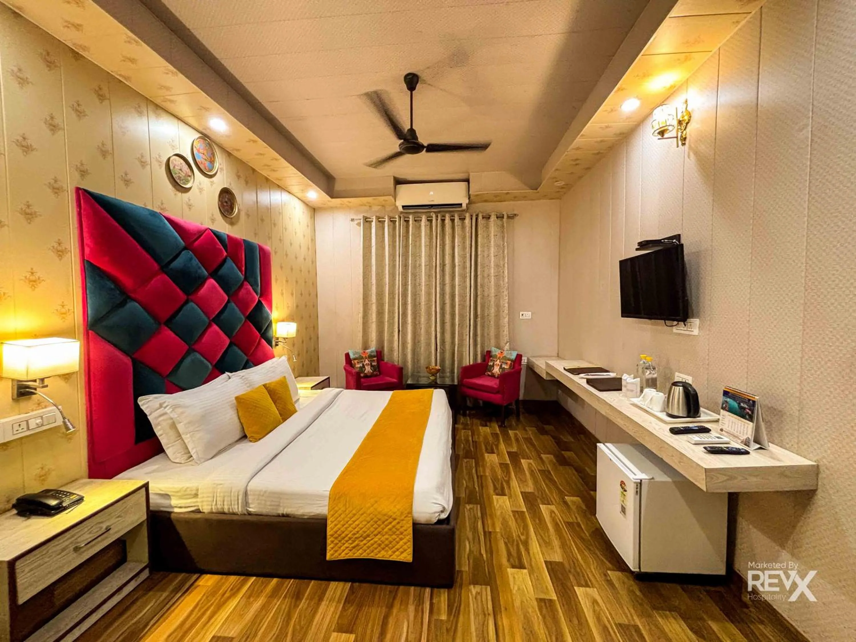 Bed in The Neeraj Naturecure With Ganga Ghat Access