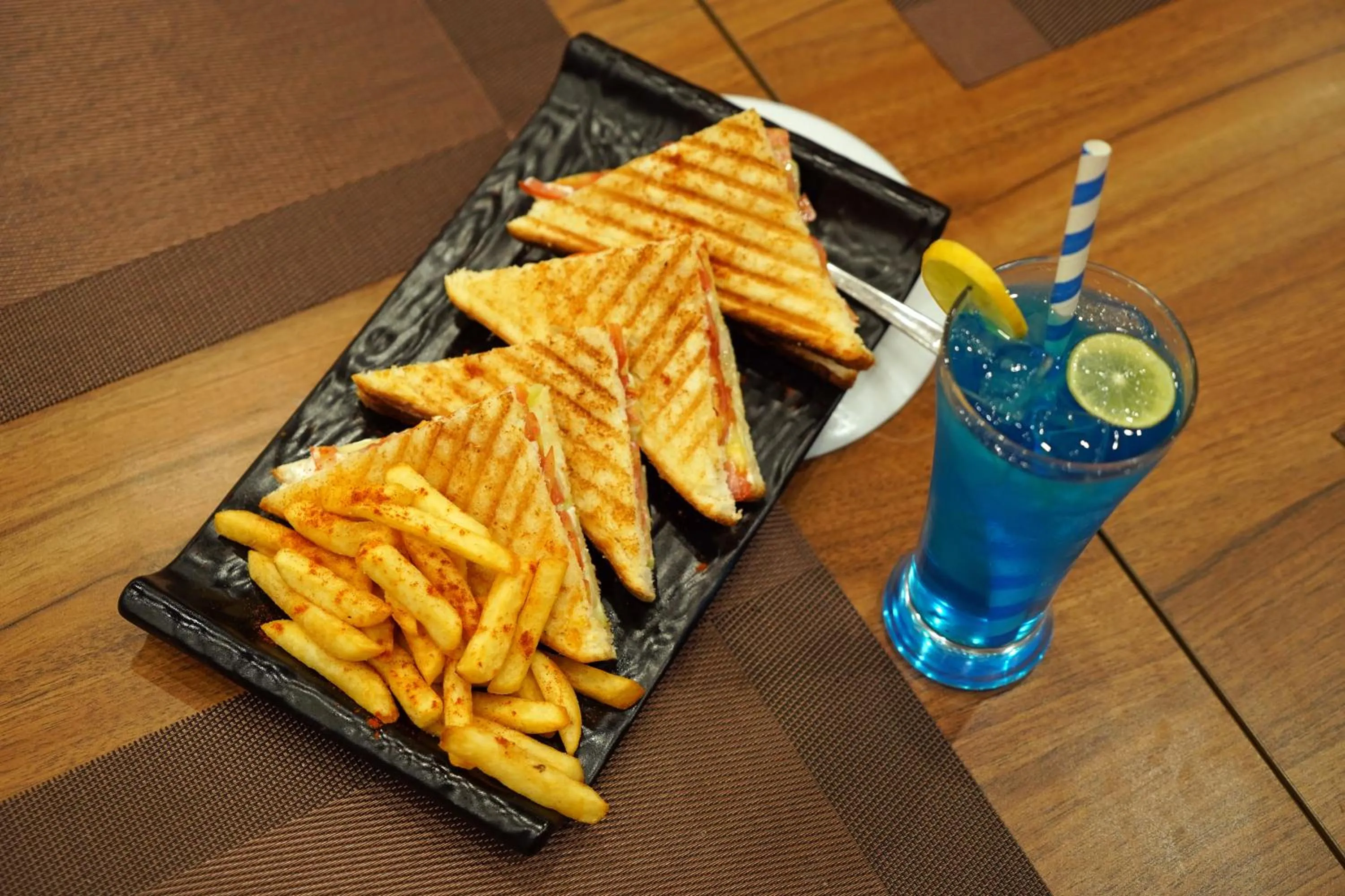 Restaurant/places to eat in The Neeraj Naturecure On Ganga