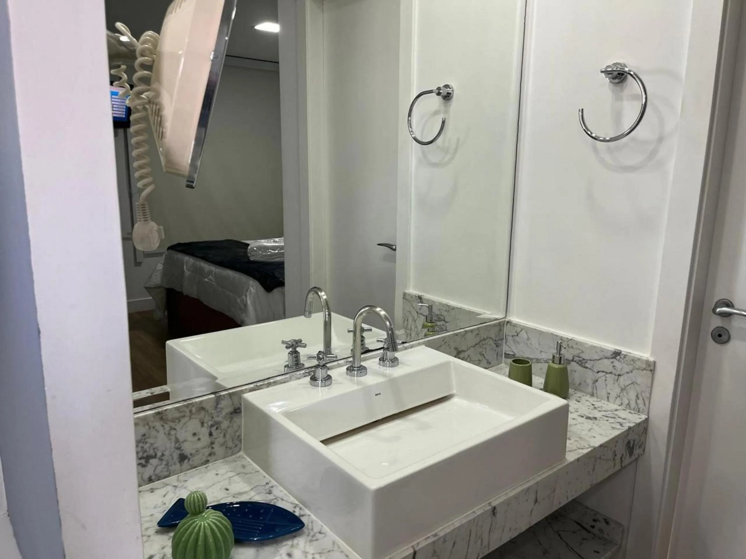 Toilet in Elegance Suítes Alvorada