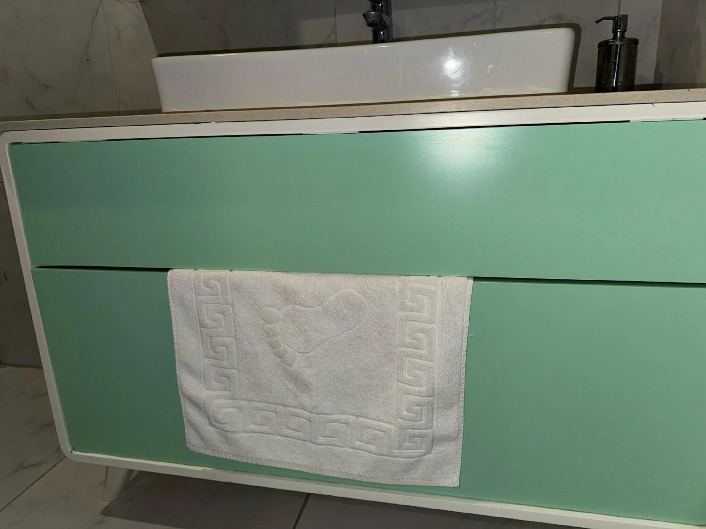 Bathroom in Aderans Hotel