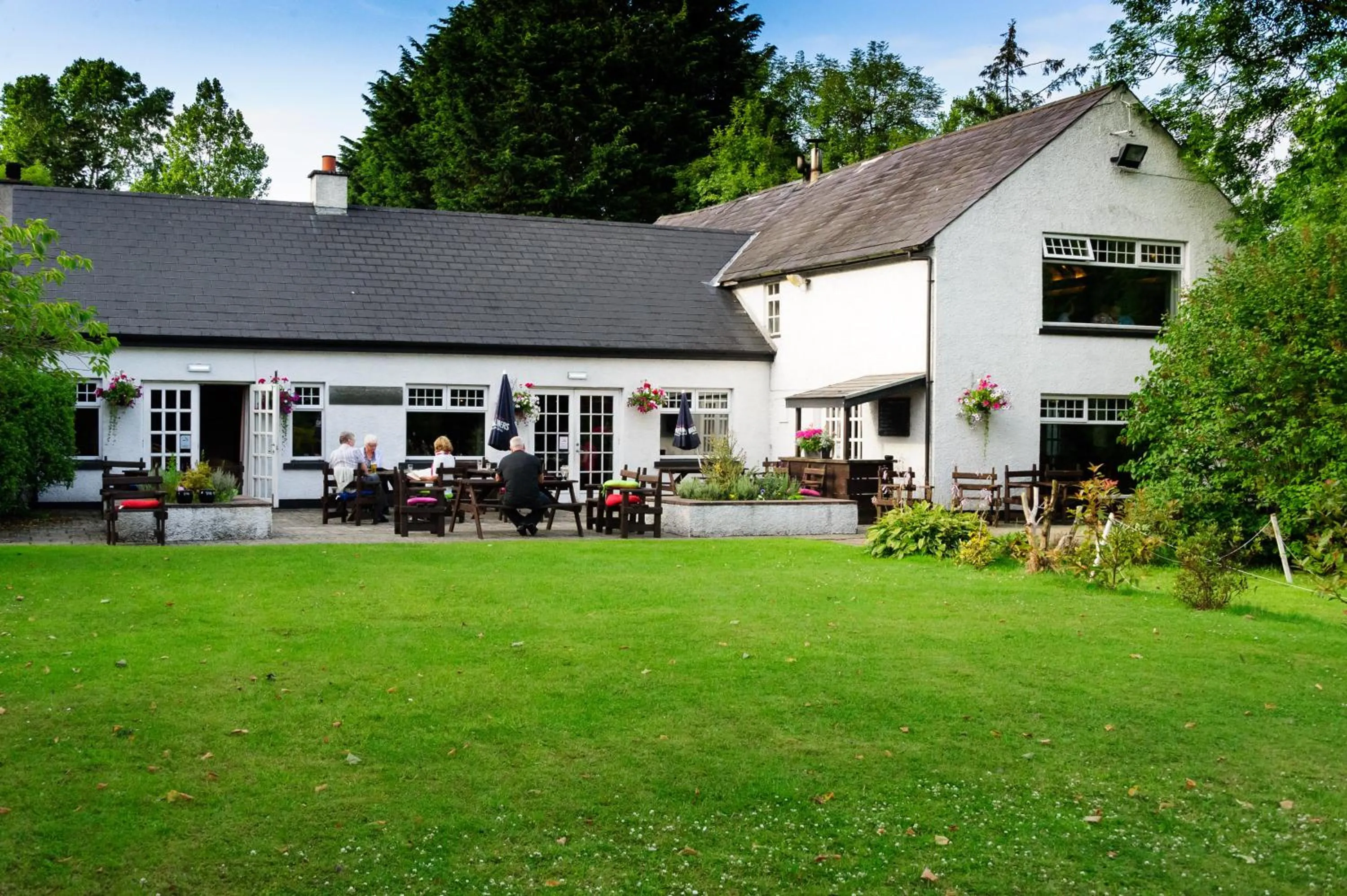 Patio in Brown Trout Golf & Country Inn