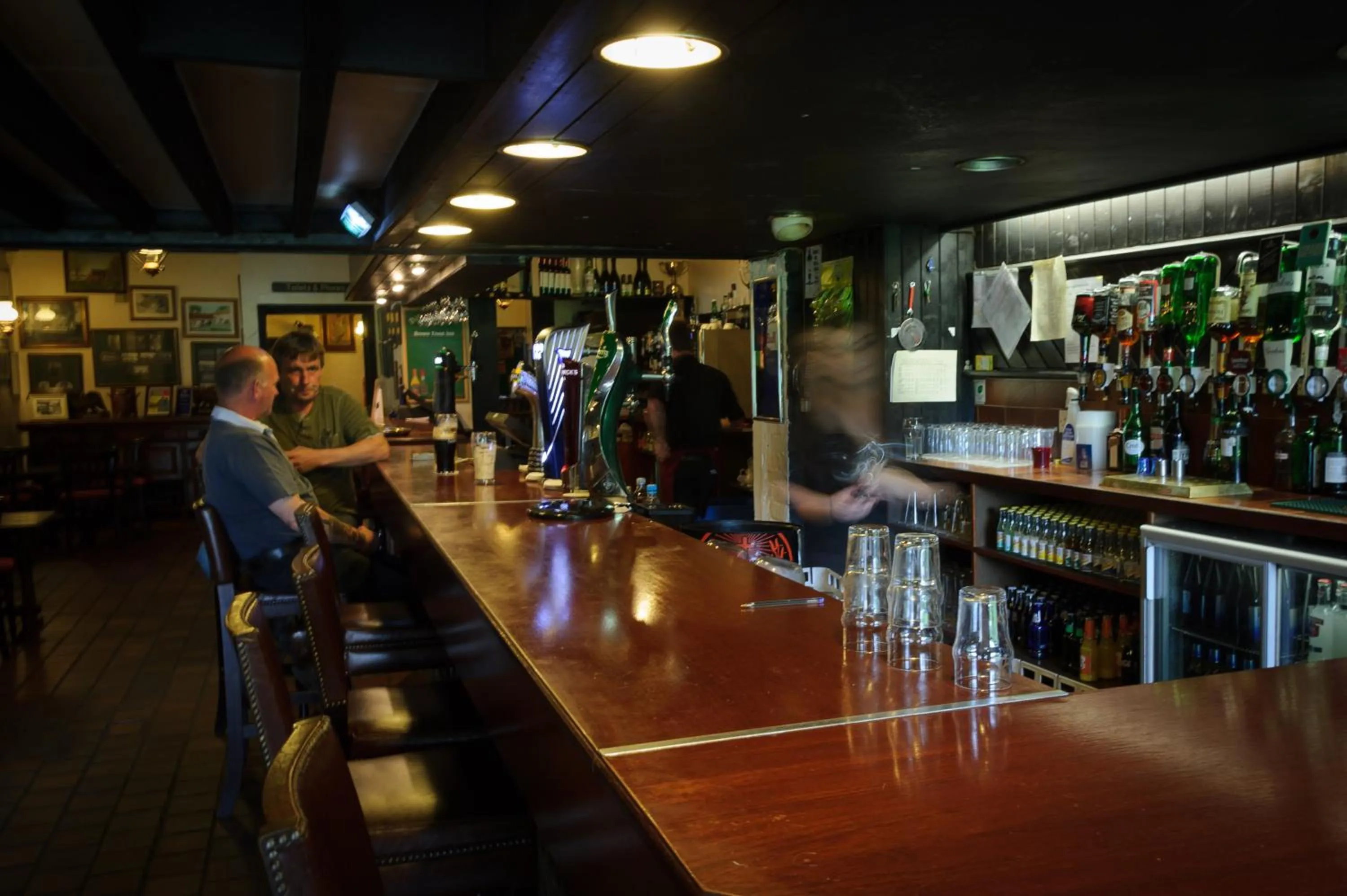Lounge or bar in Brown Trout Golf & Country Inn